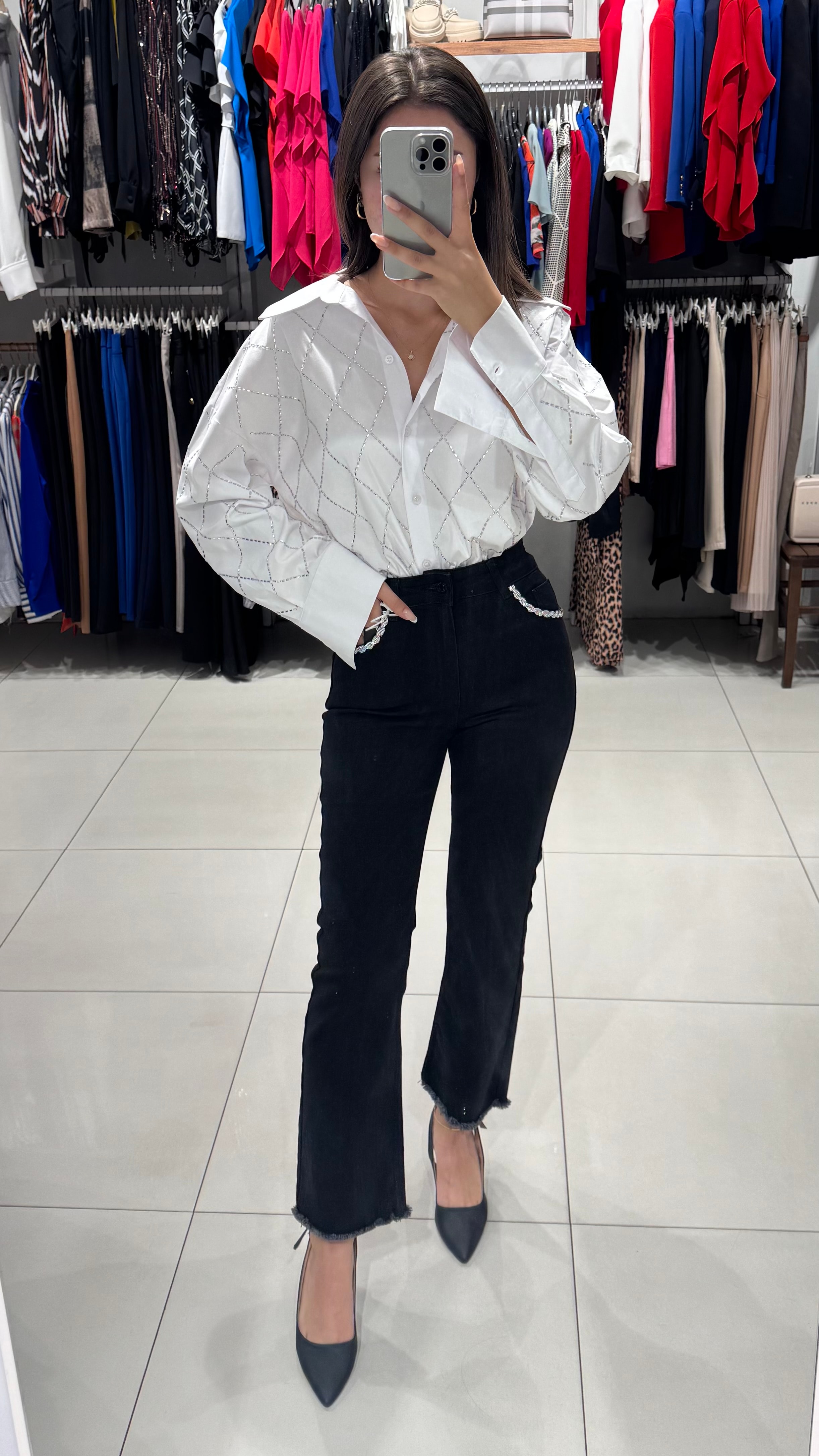 Cep Taş Detaylı Siyah Jean 