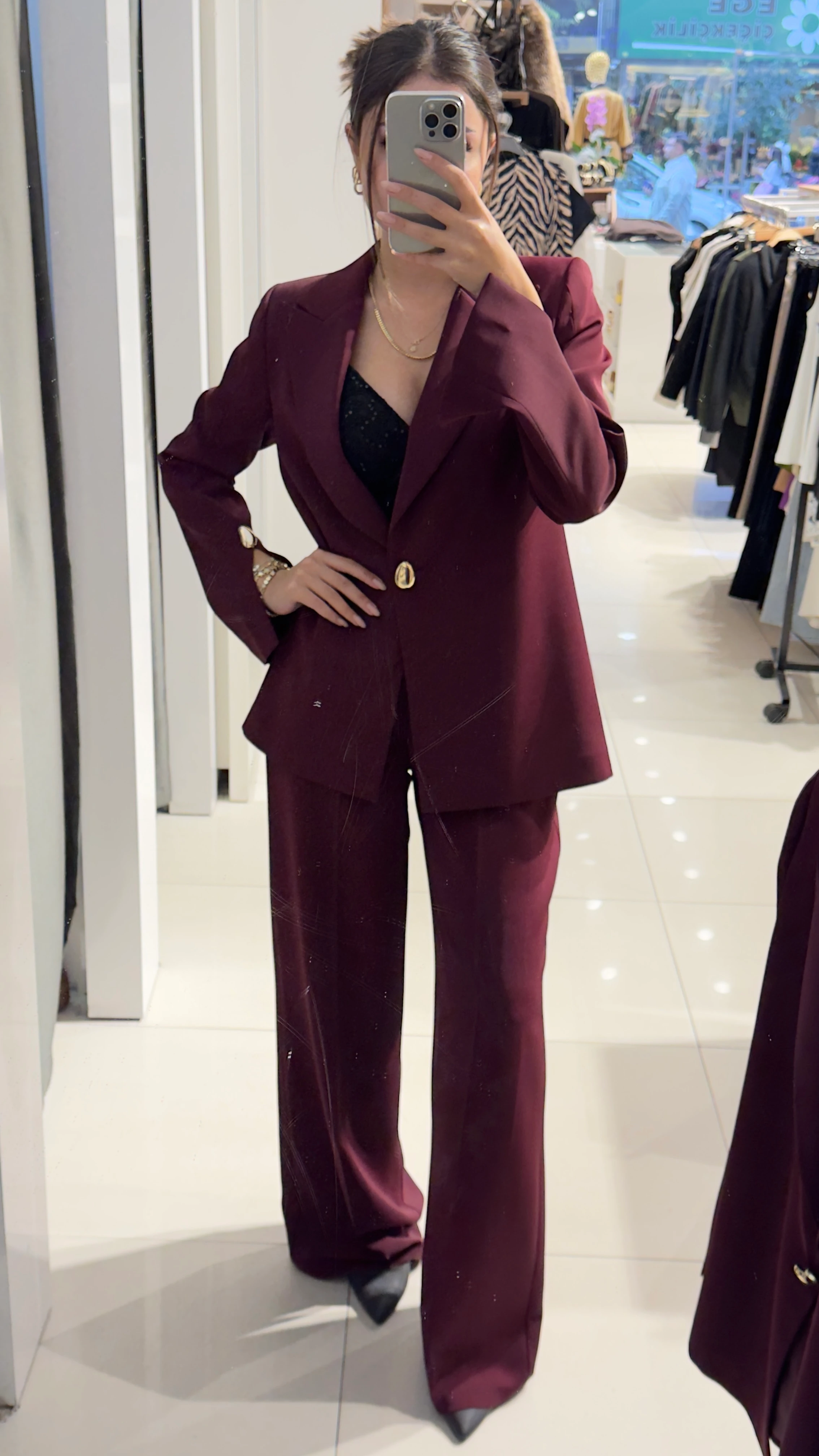 Bordo Kolları Yırtmaç Detaylı Takım 