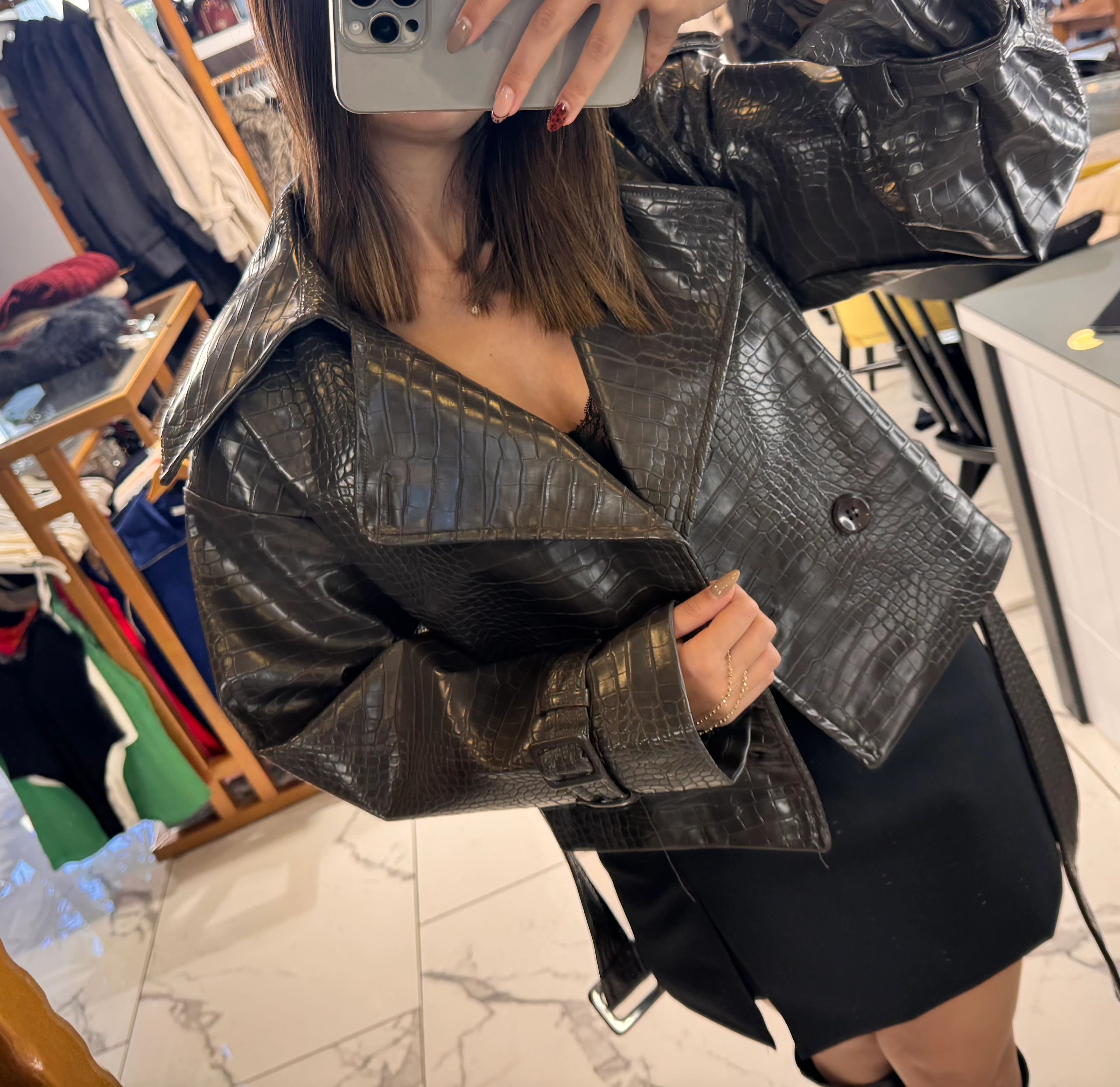 Desenli Parlak Deri Trenç 