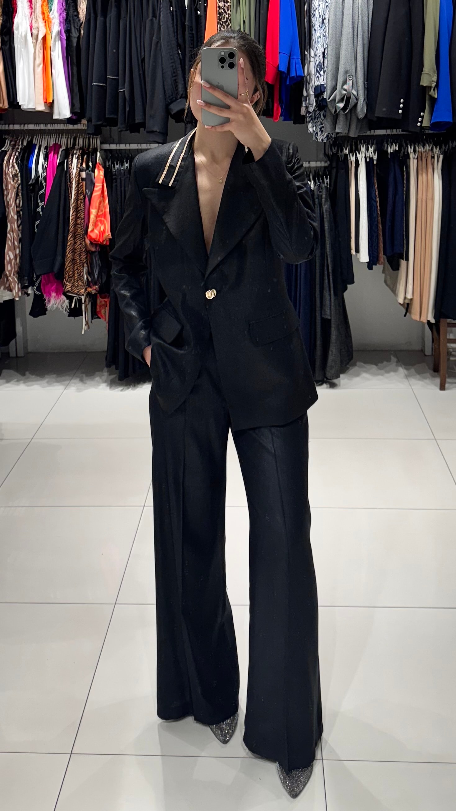 Islak Görünümlü Gold Detay Takım