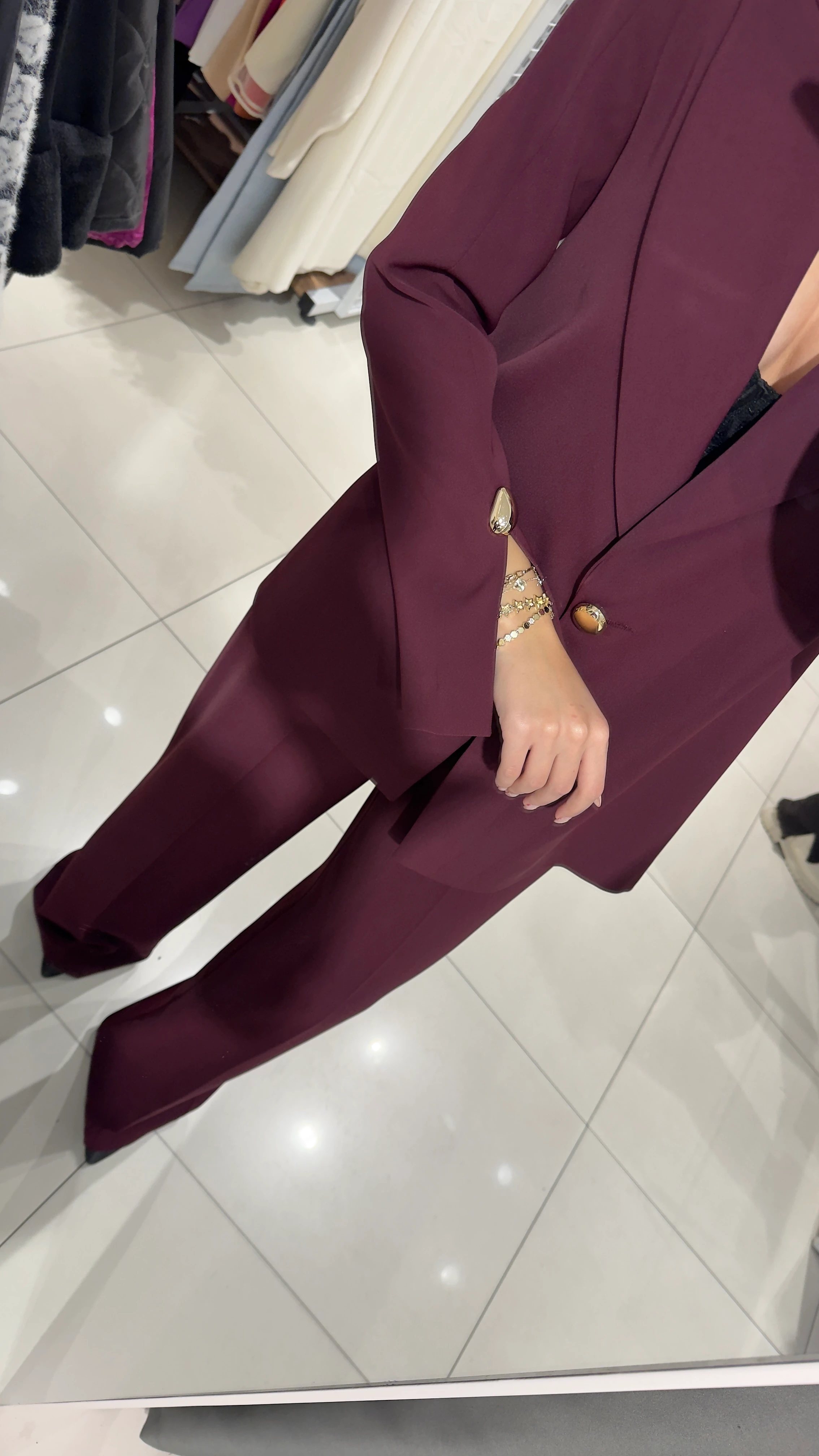 Bordo Kolları Yırtmaç Detaylı Takım 