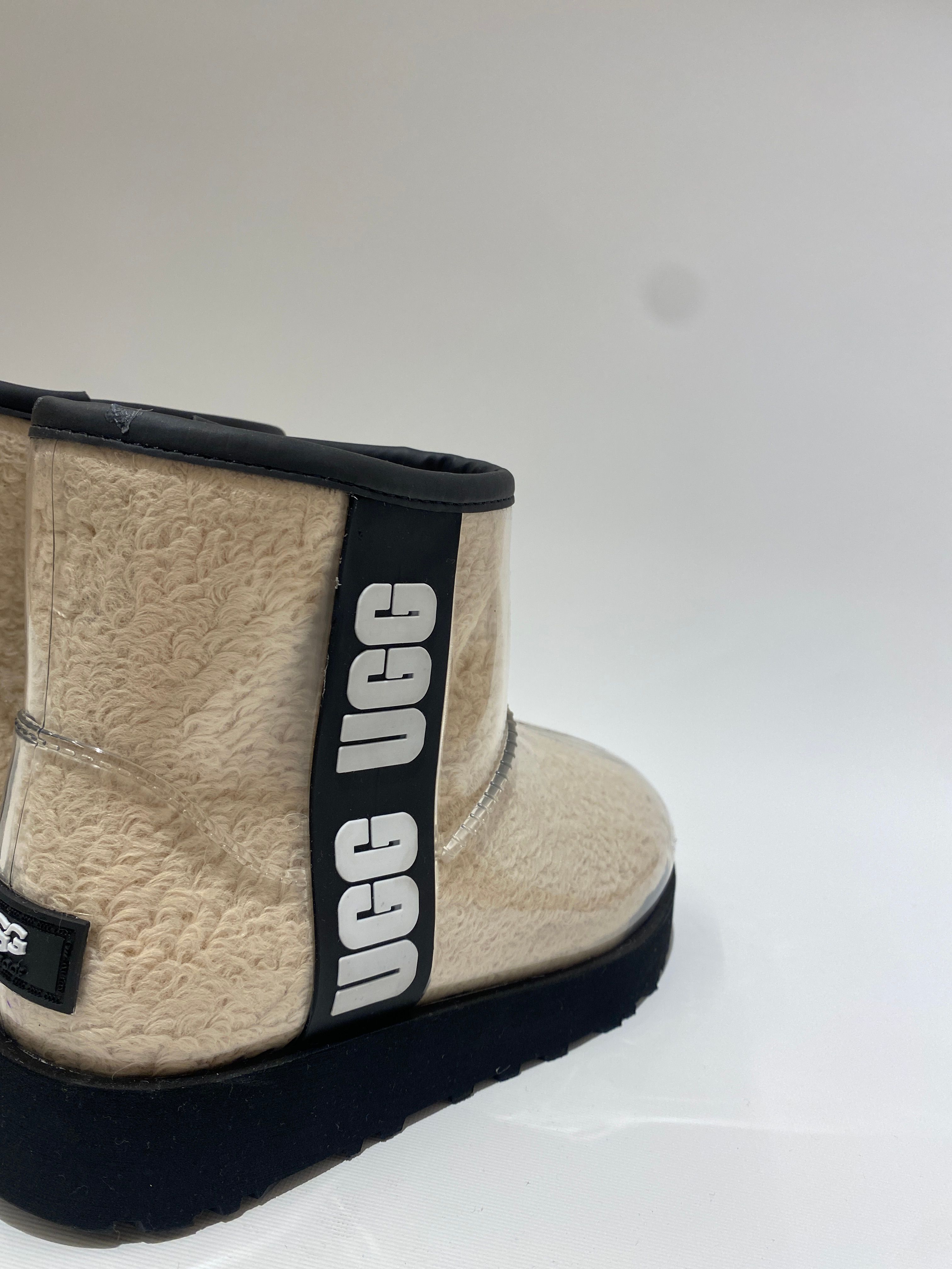 Ugg Şeffaf Bot