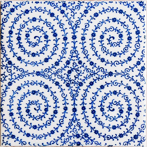 Hand Painted Turkish Ceramic Tile -  Handmade Decorative Golden Horn & Geometric Spiral Patterned Tile - 8 in [20Cm] - Zeem Ceramic