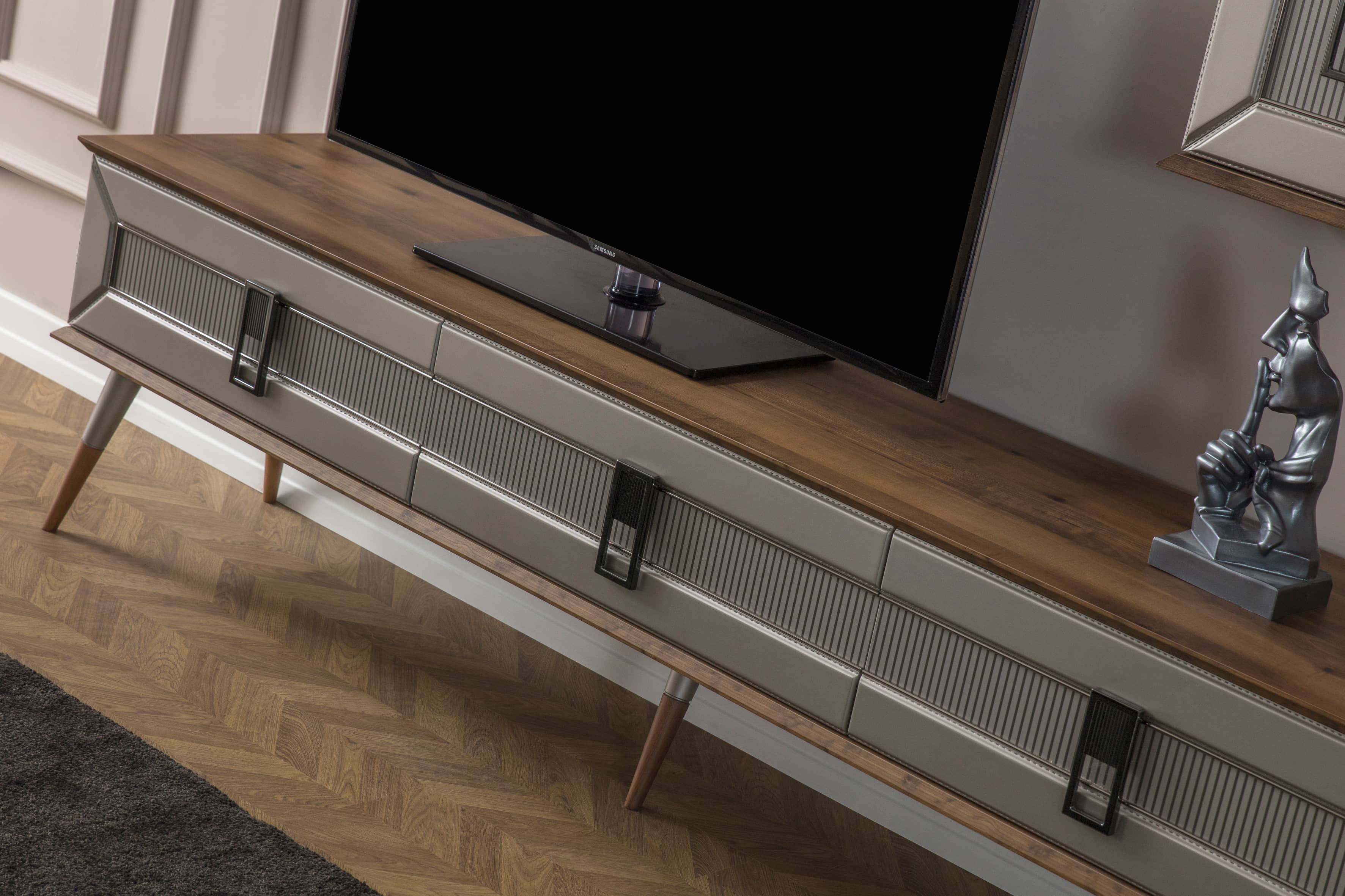 Delivra Tv Ünitesi