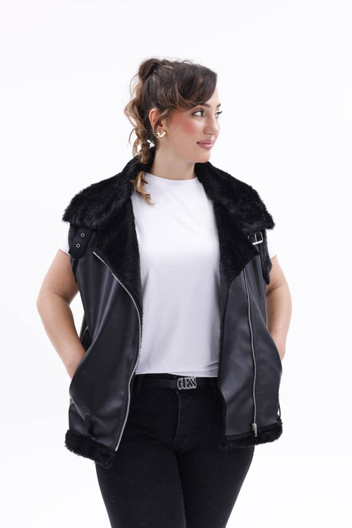 Deri Yaka ve İçi Kürk Detaylı Yelek