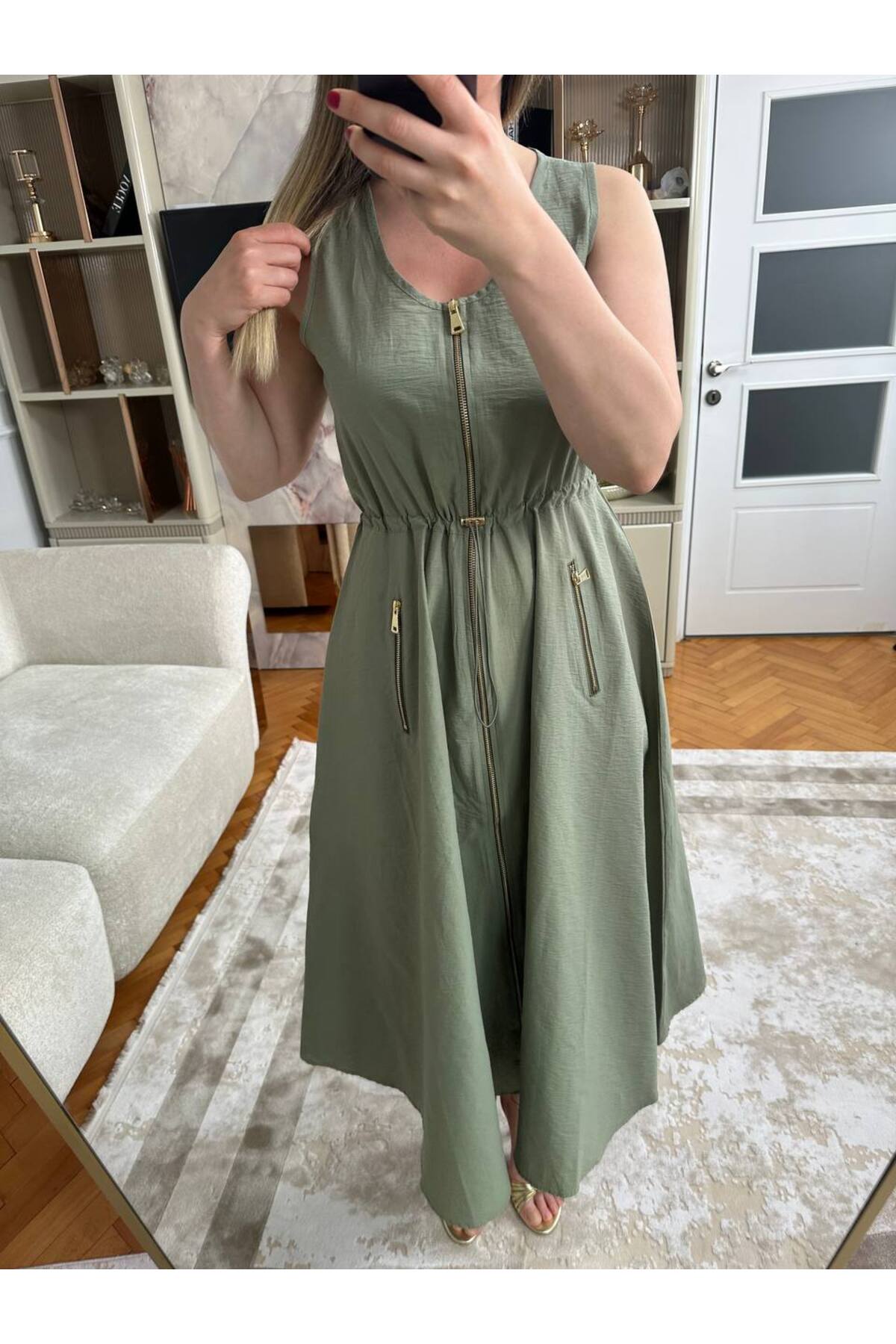 Tasarım Kadın Siyah Bel Büzgülü Gold Fermuarlı Kolsuz Elbise