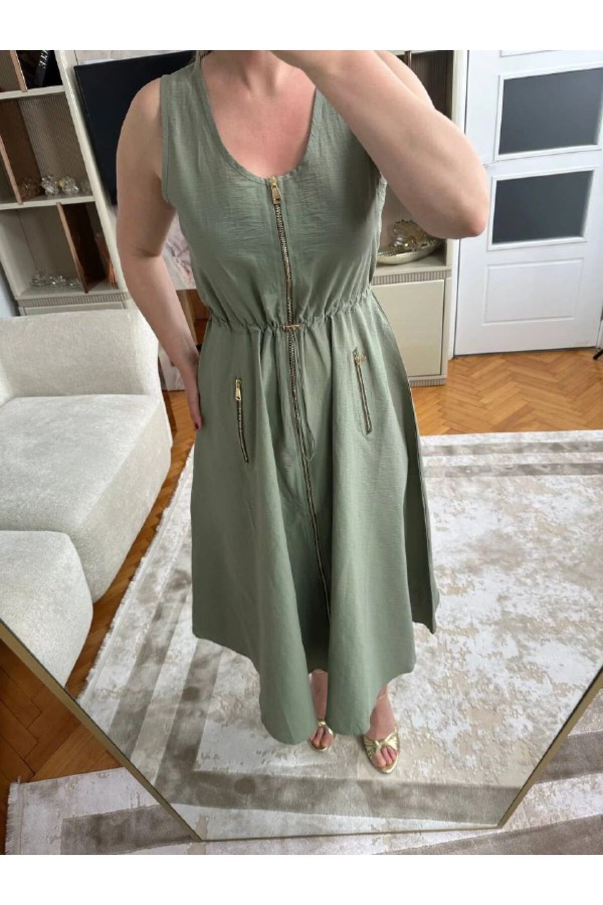 Tasarım Kadın Siyah Bel Büzgülü Gold Fermuarlı Kolsuz Elbise