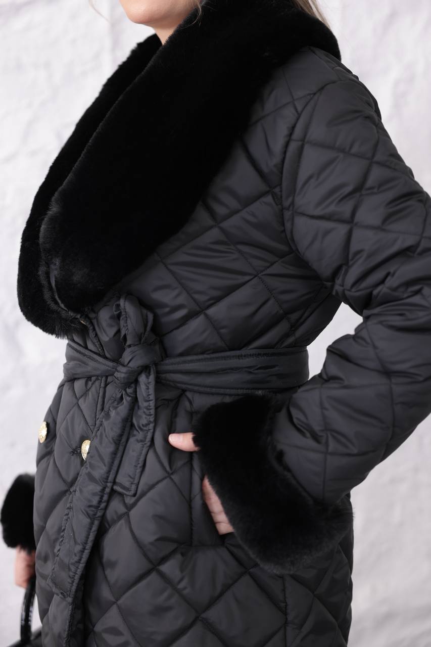 Yaka ve Kol Kürk Detaylı Kapitone Mont