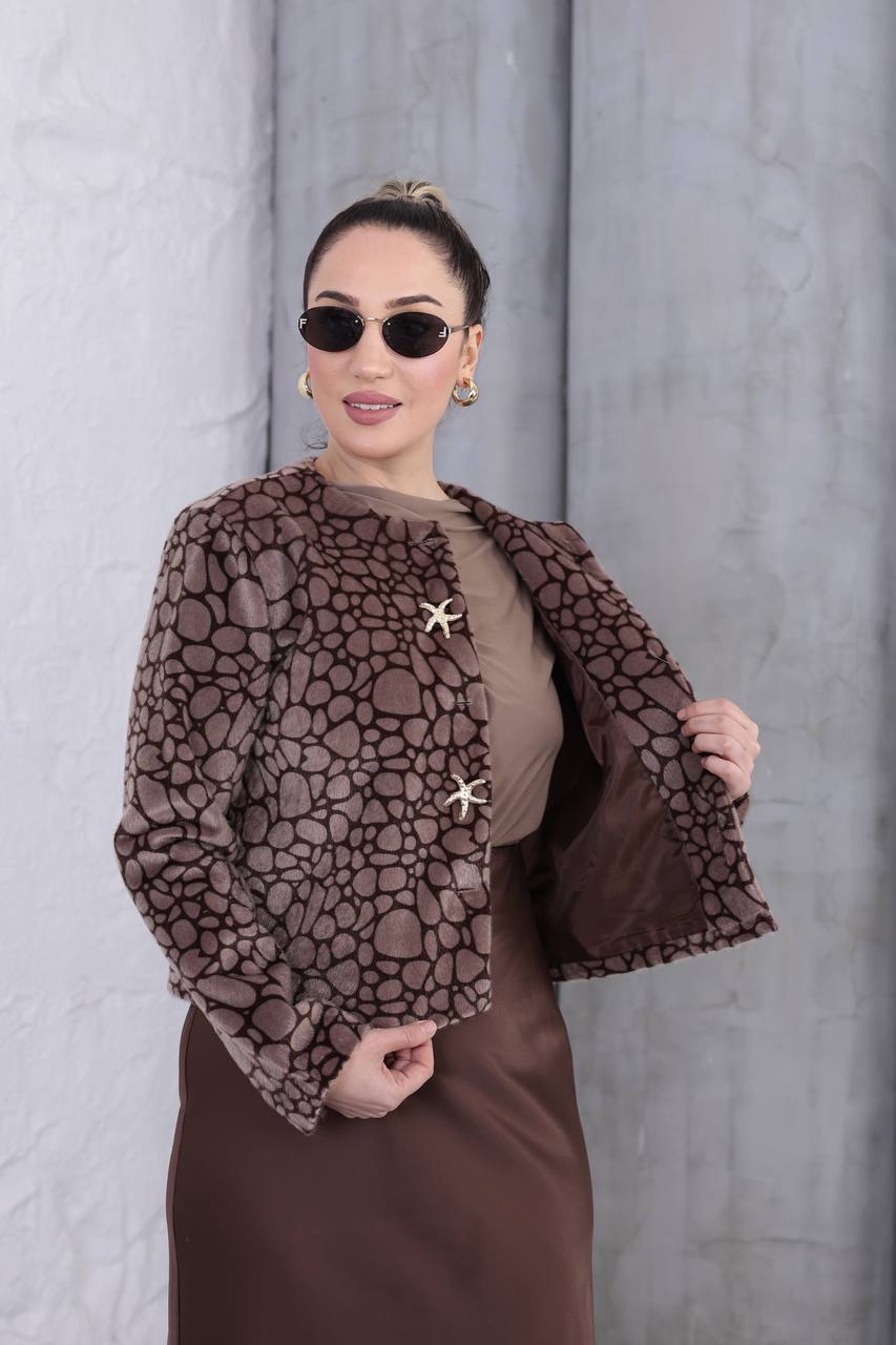 Tay Tüyü Yıldız Düğmeli Kısa Ceket