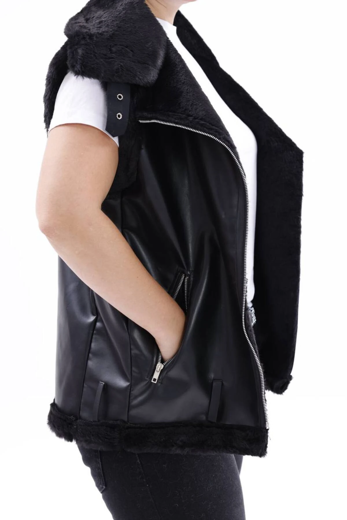 Deri Yaka ve İçi Kürk Detaylı Yelek