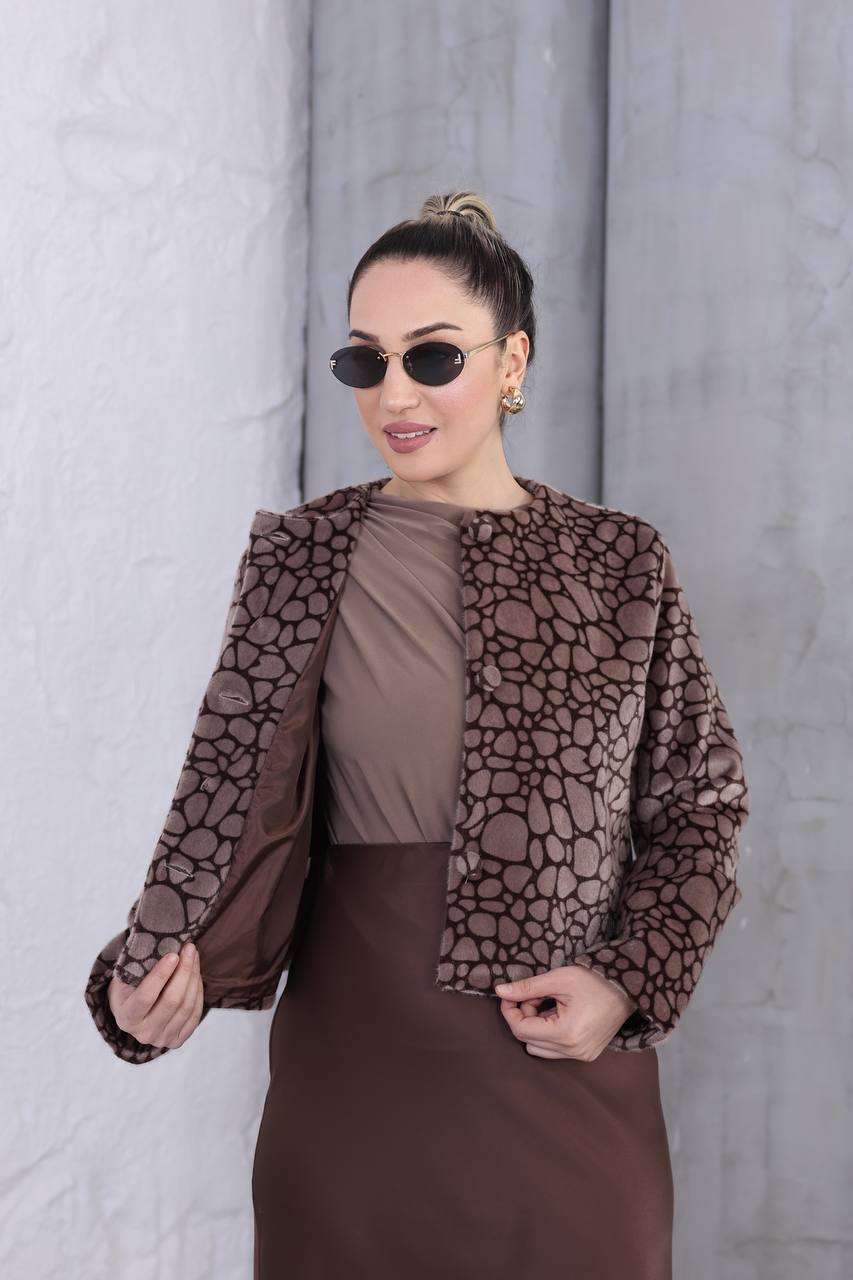 Tay Tüyü Yıldız Düğmeli Kısa Ceket