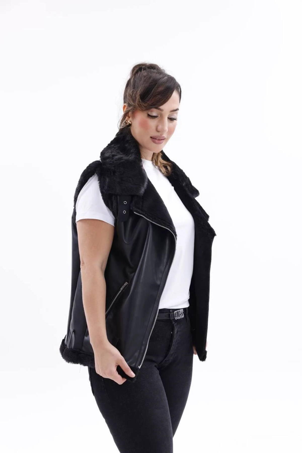 Deri Yaka ve İçi Kürk Detaylı Yelek