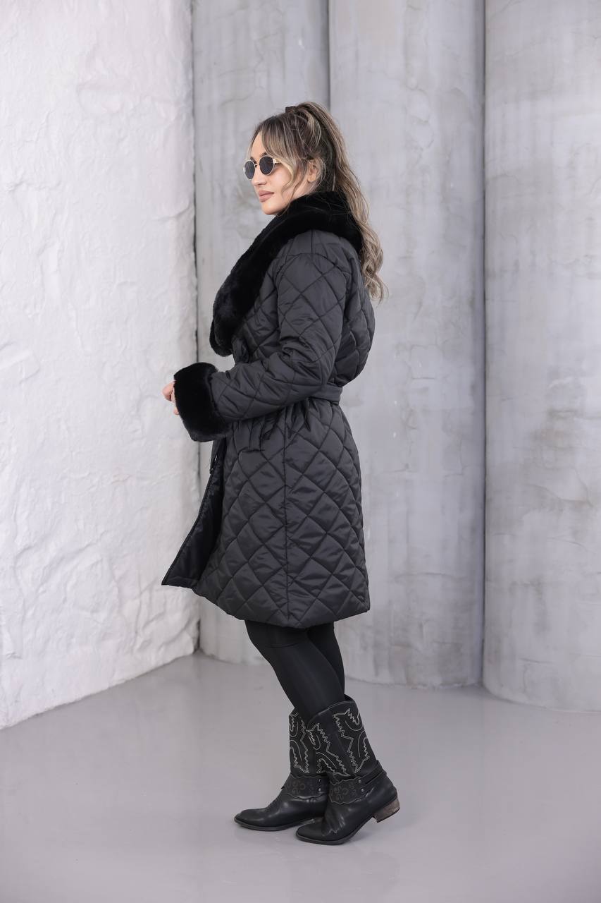 Yaka ve Kol Kürk Detaylı Kapitone Mont