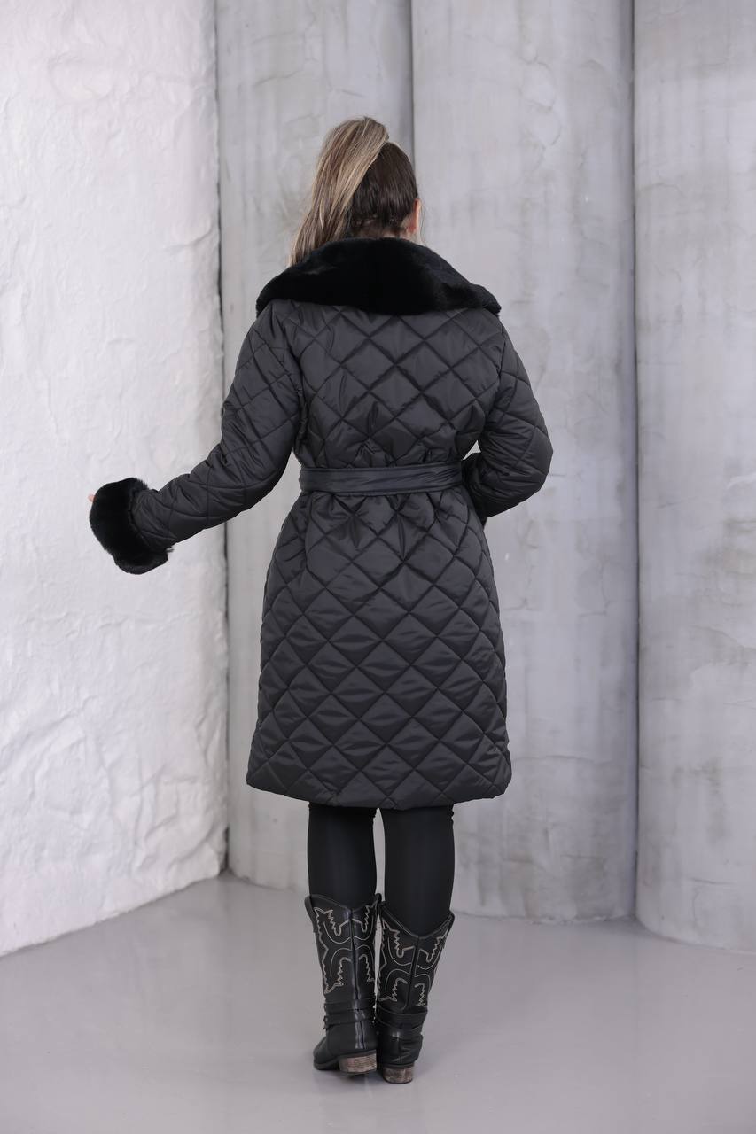 Yaka ve Kol Kürk Detaylı Kapitone Mont