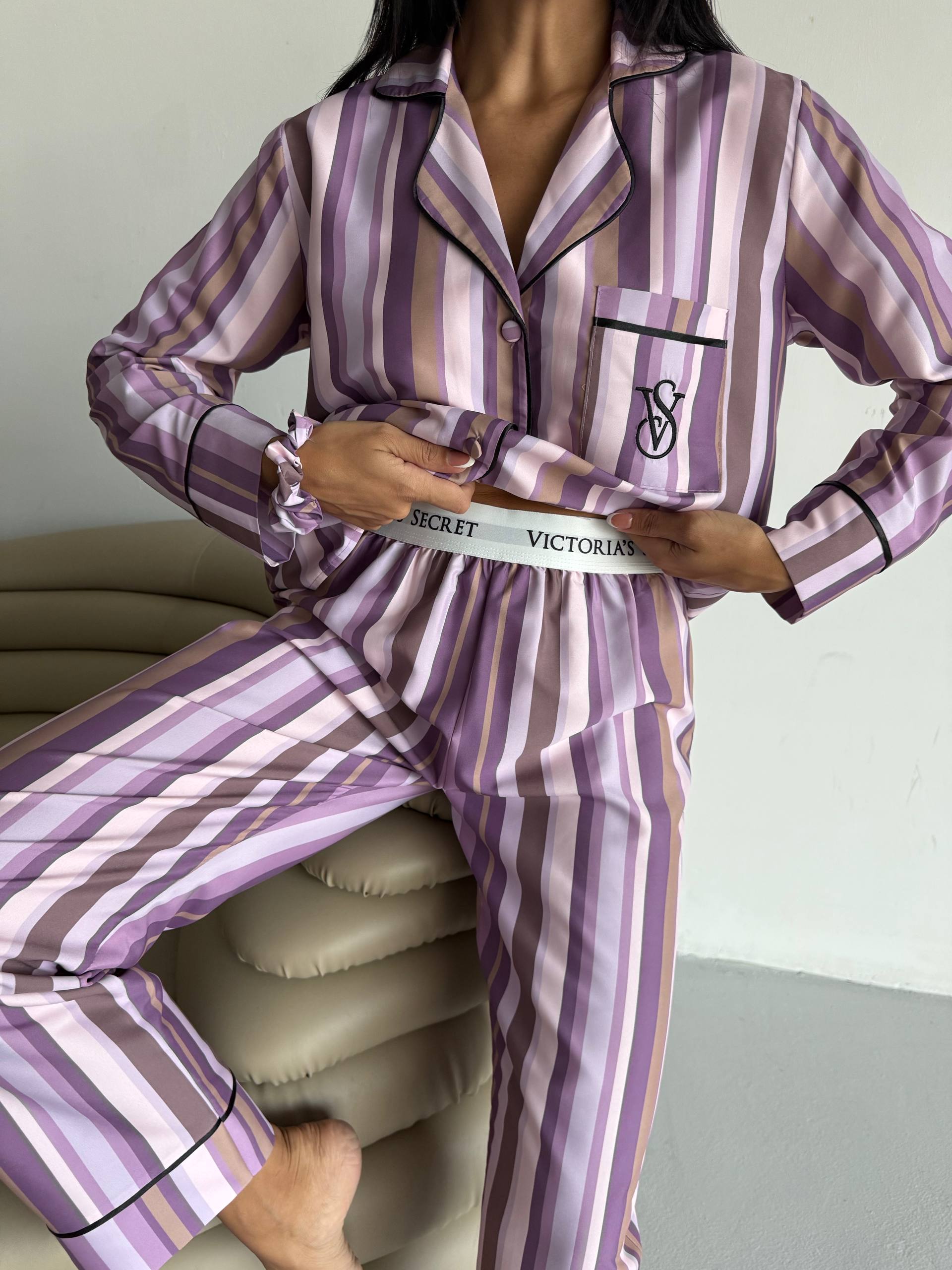 Victoria’s Secret,Mor Çizgili Pijama Takımı Toka Hediyeli