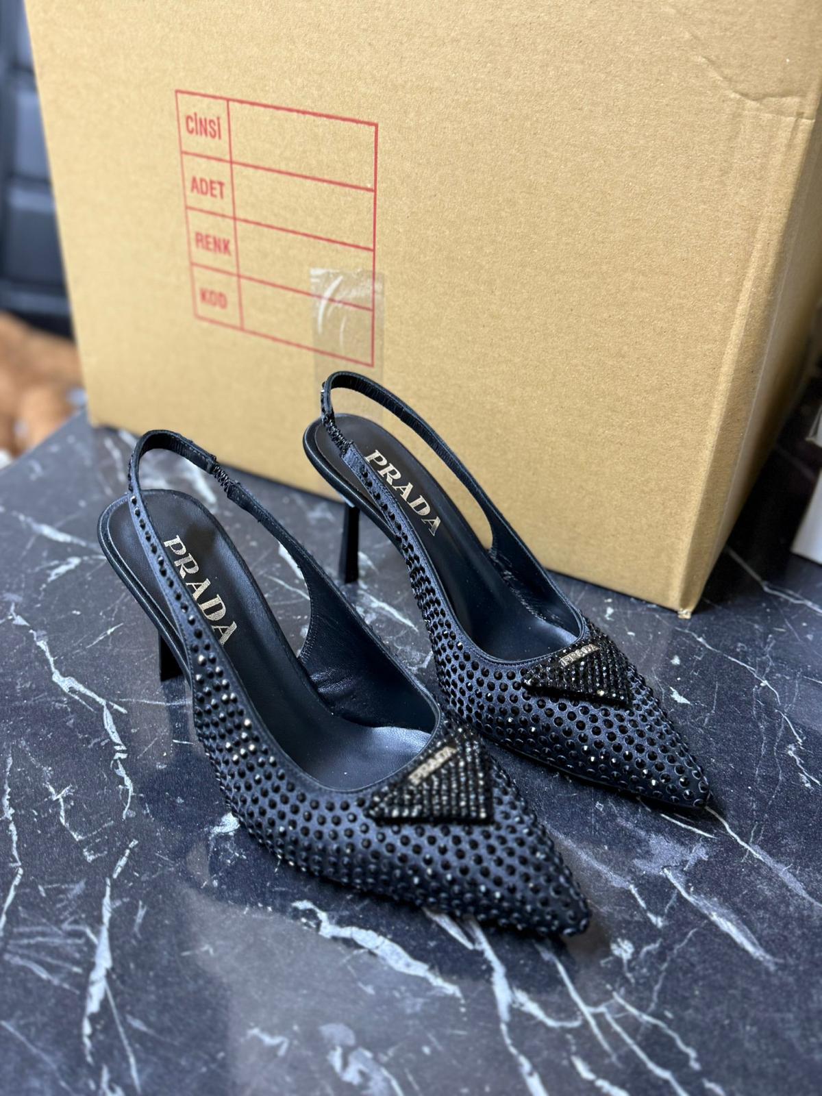 PRADA TAŞLI TOPUKLU AYAKKABI