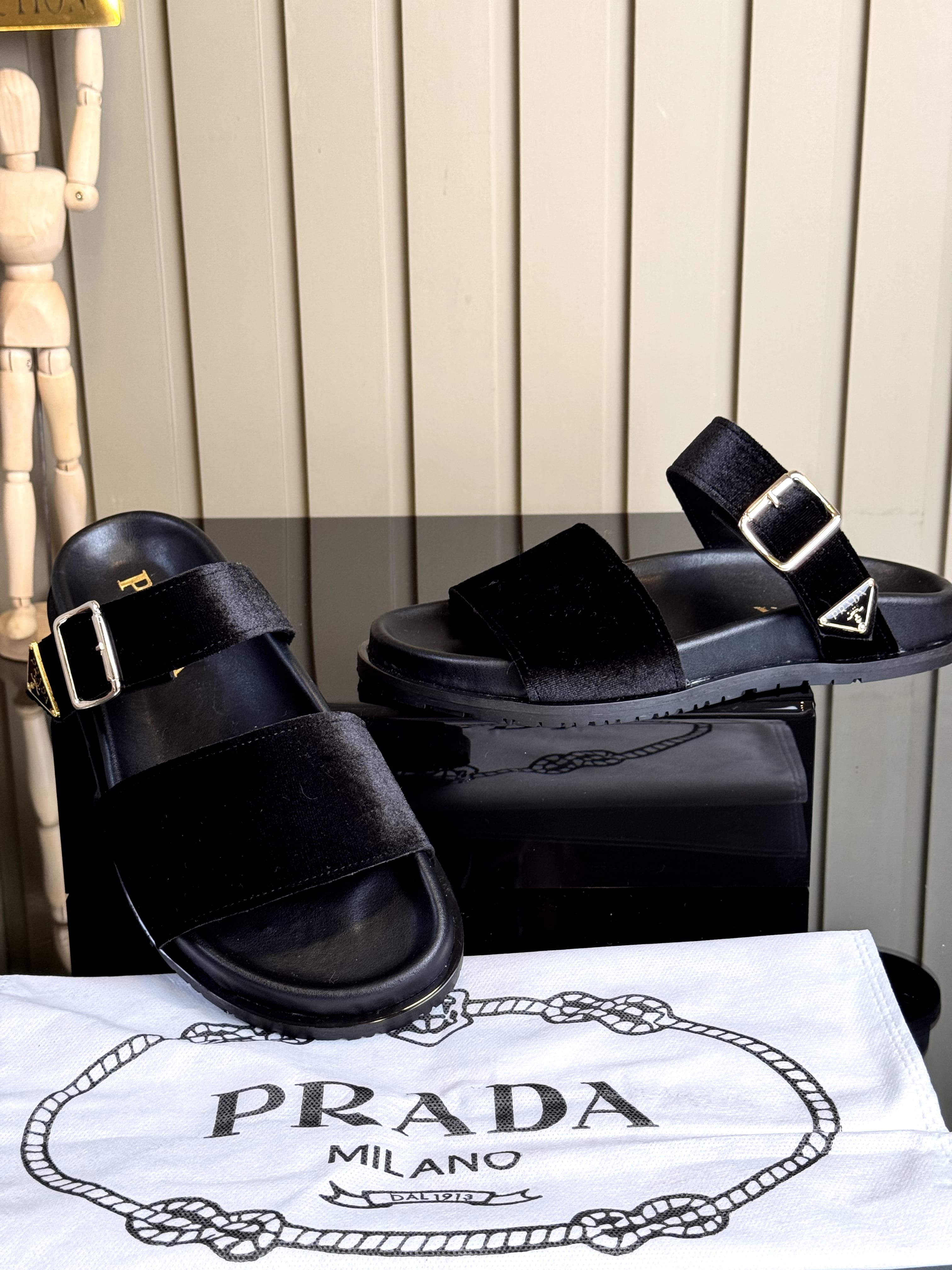 Prada metak tokalı terlik