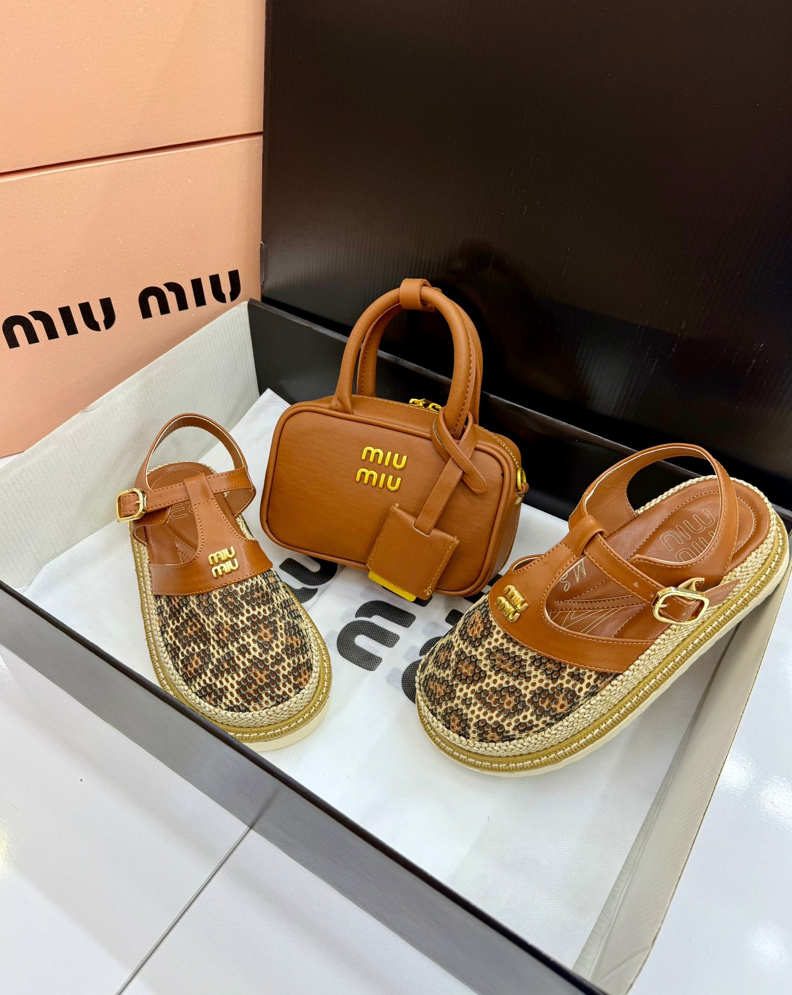 MIU MIU İthal fileli sandalet