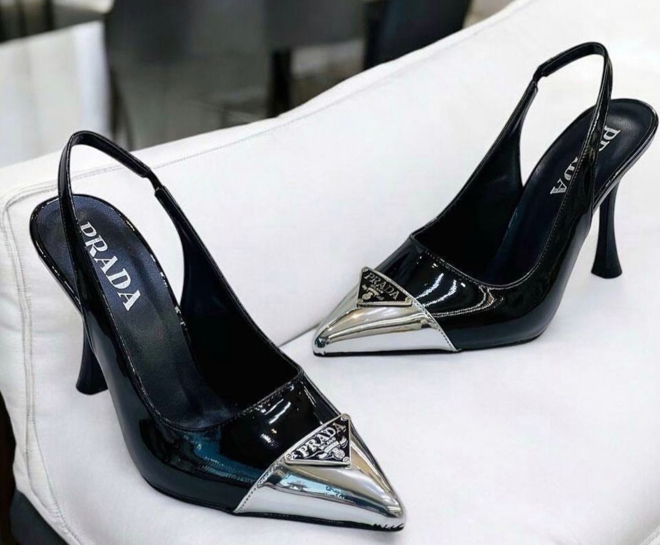 Prada metal uçlu topuklu ayakkabı