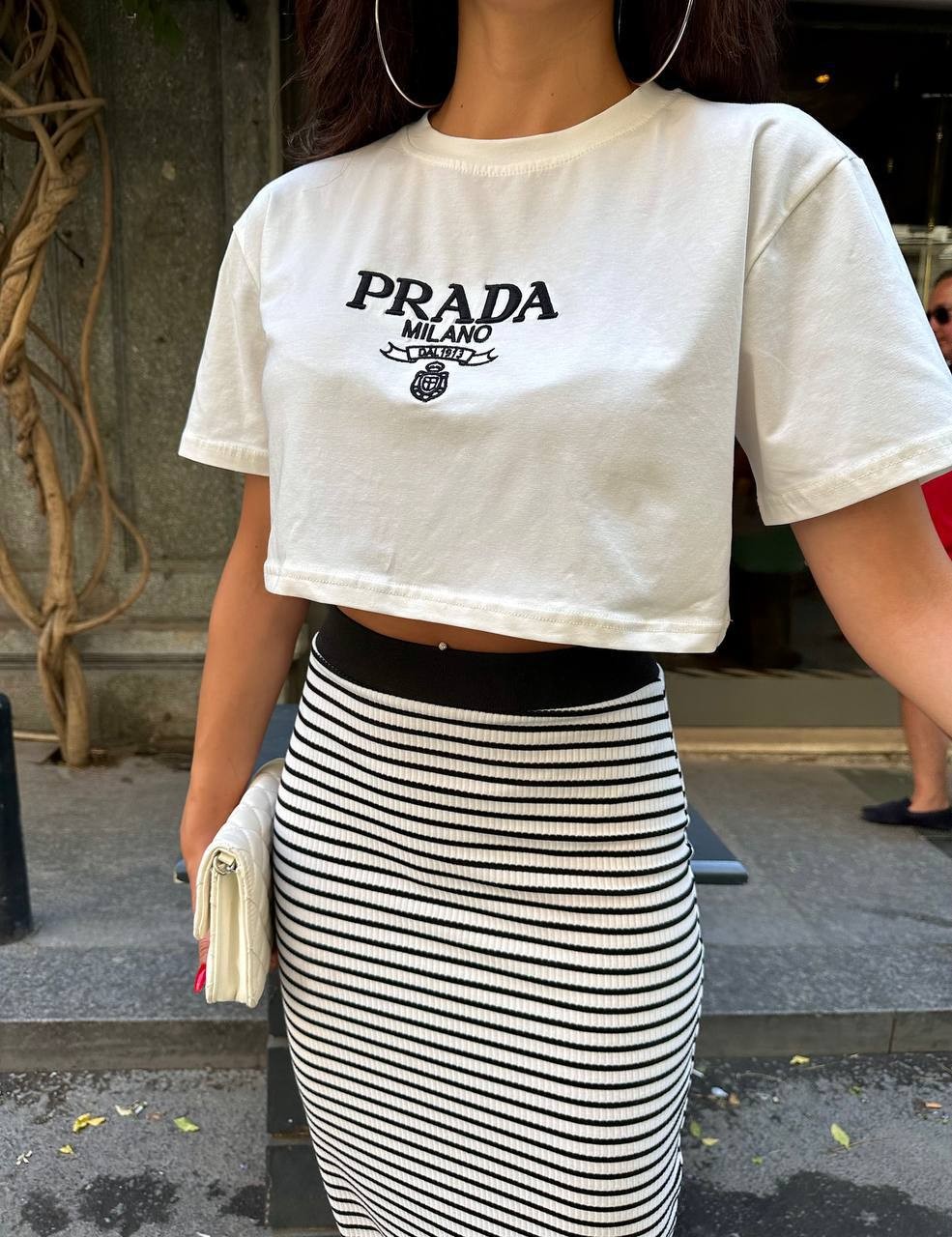 Marka Prada Takım Etek Crop  Nakışlı Tşhrt 