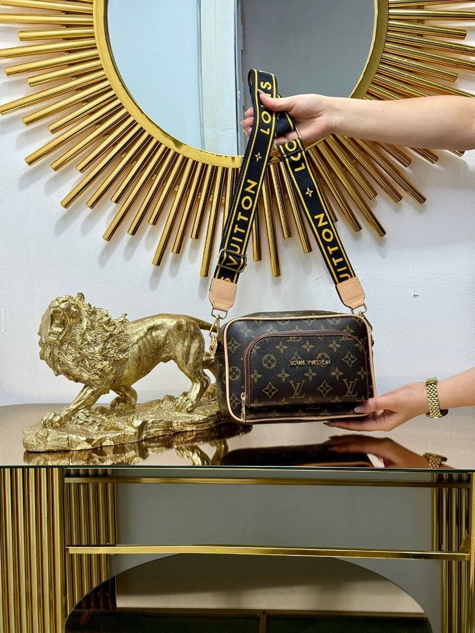 LOUIS VUITTON çapraz askılı  ithal çanta (en23xboy16cm)