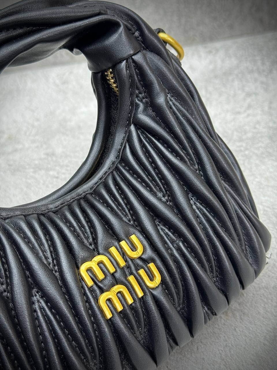 MIU MIU - Wander matelassé nappa deri hobo   El çantası Size: 20 x 10 cm 