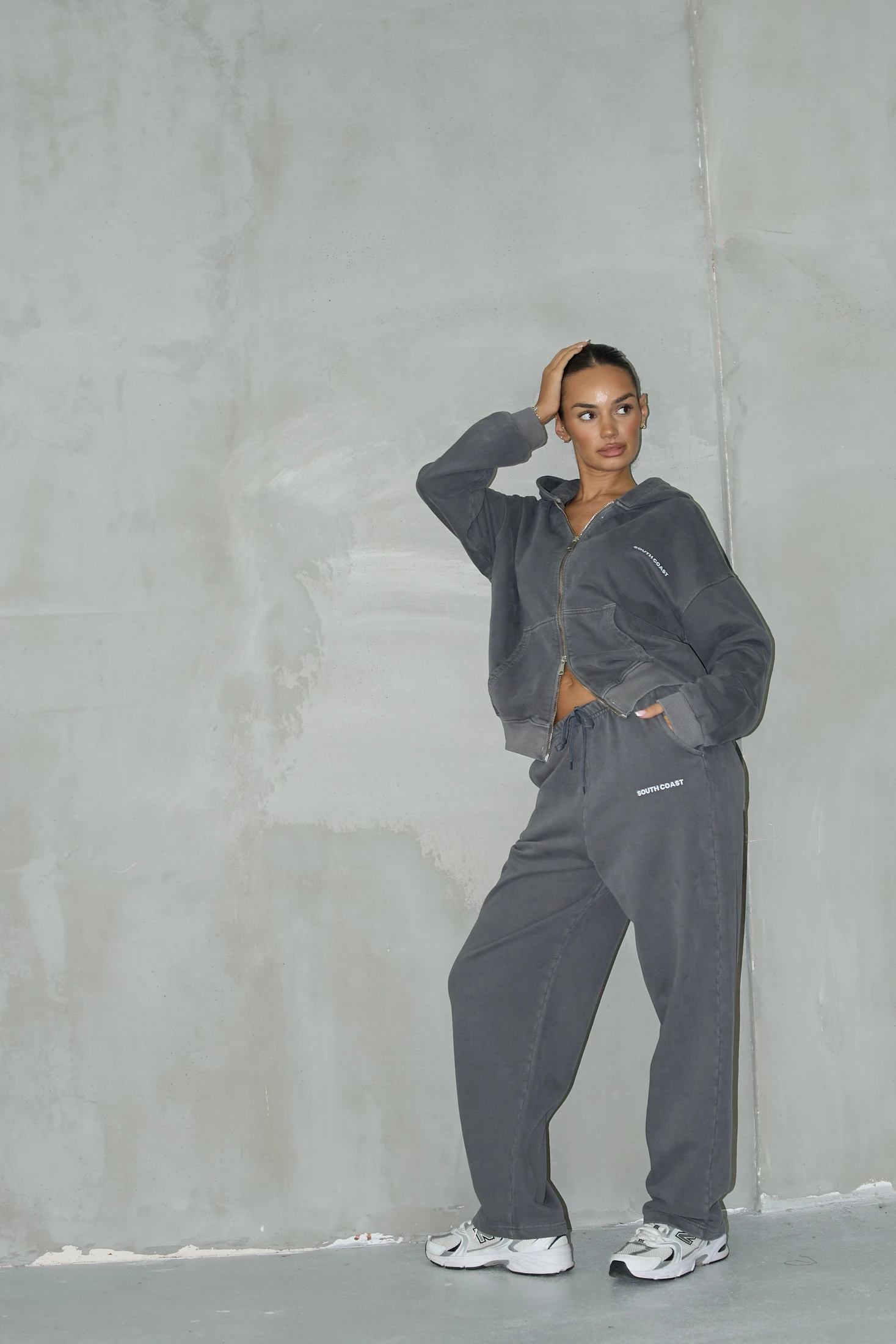 Fermuarlı Kapüşonlu Sweatshirt Ve İnce Kemerli Eşofman Pantolon Takım - Gri