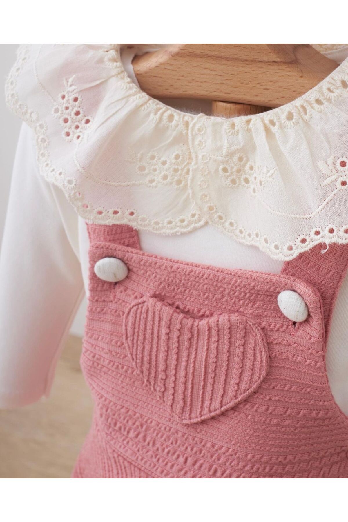 Çok Şık Detaylı Askılı Elbise ve Uzun Kollu Body Kombini
