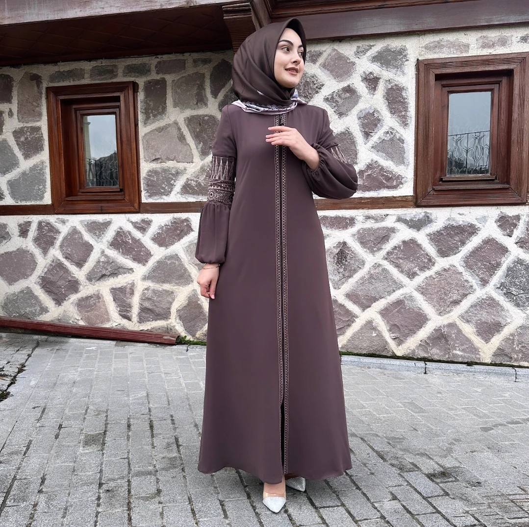 Atronis ipek kumaş siyah nakış işleme ferace 