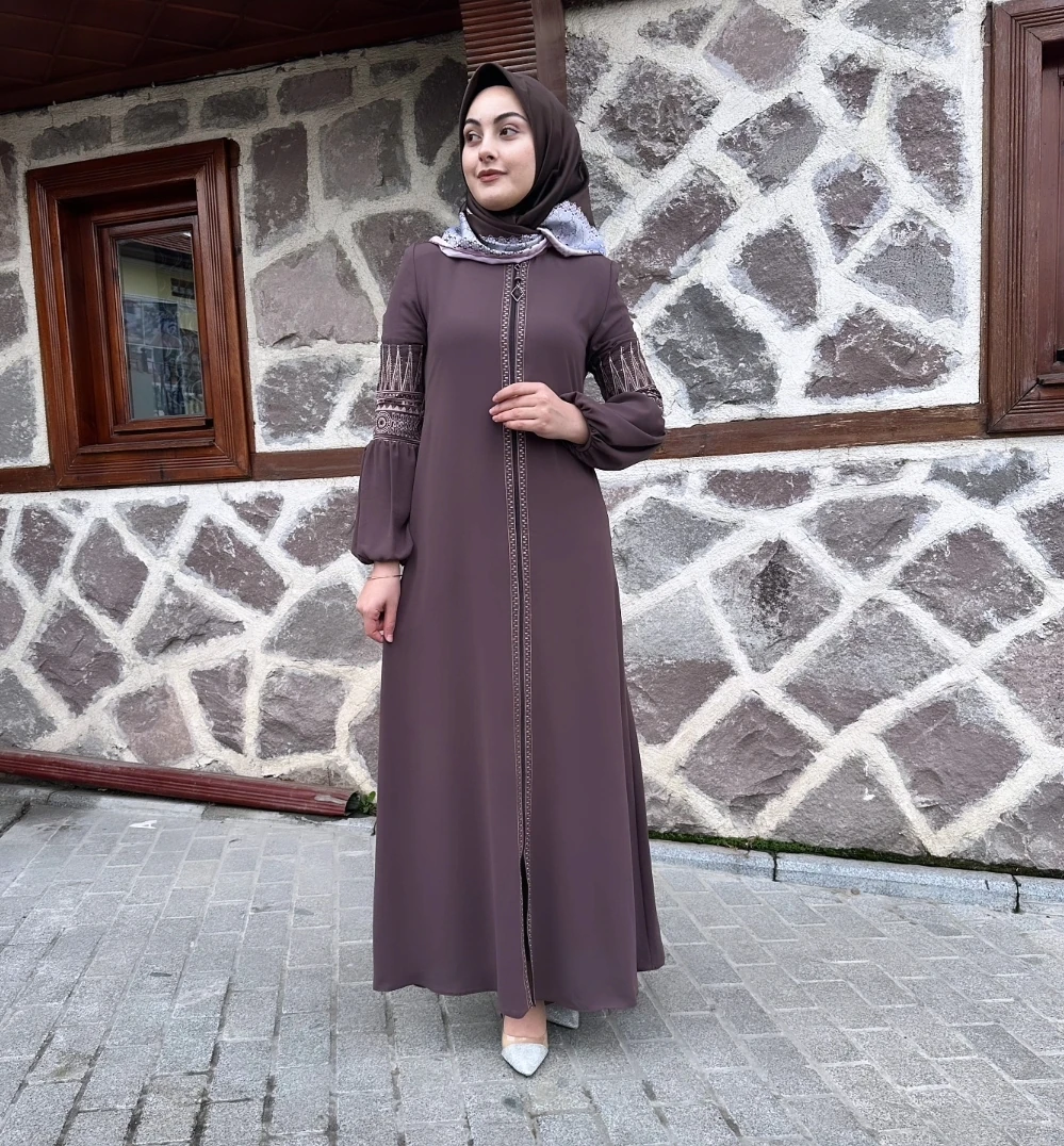 Atronis ipek kumaş siyah nakış işleme ferace 