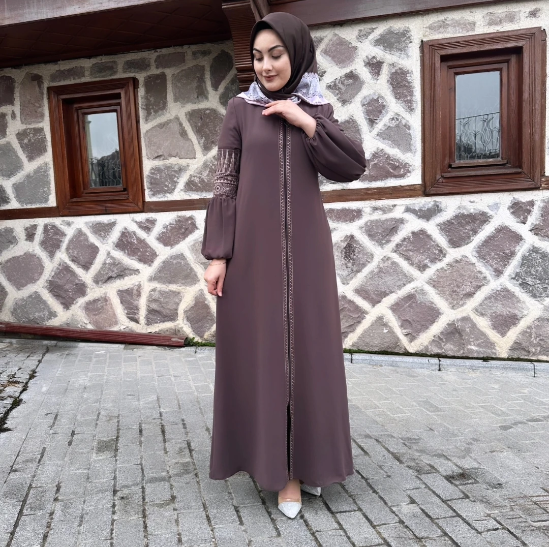 Atronis ipek kumaş siyah nakış işleme ferace 