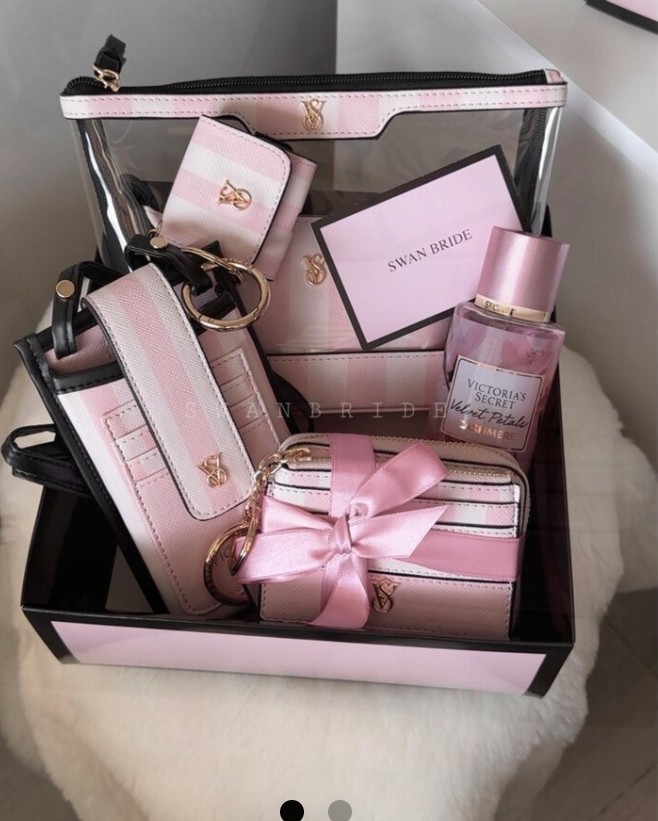 Victoria's secret set 