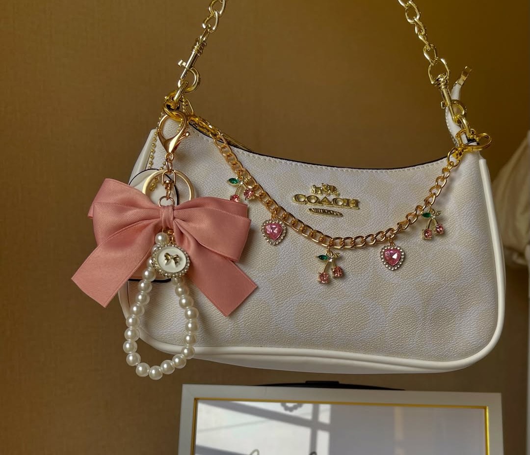 Beyaz store bag