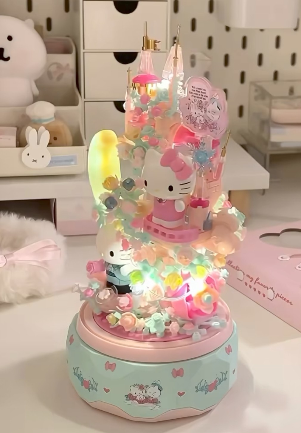 Hello kitty buz layd
