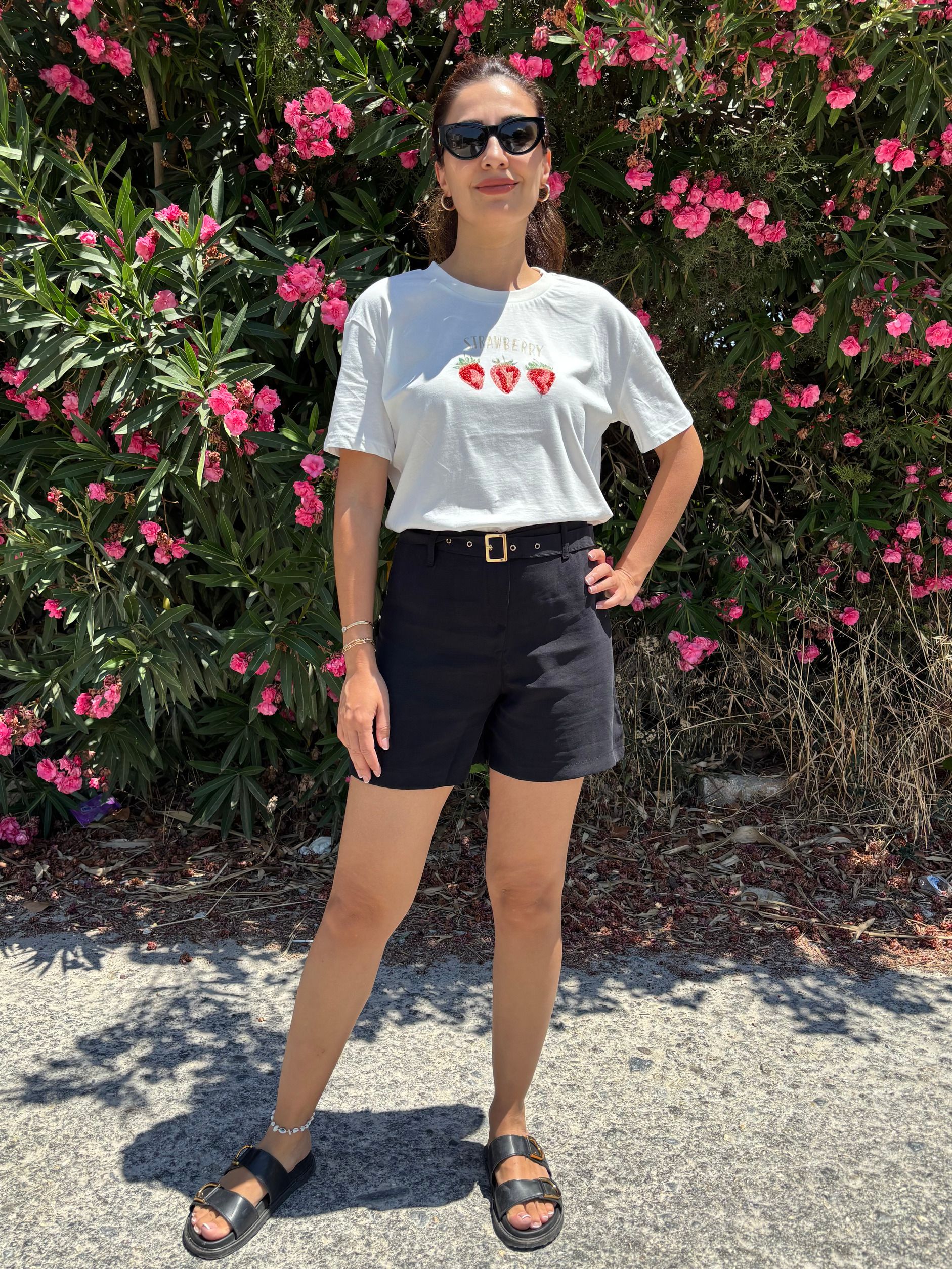 Üç Çilekli Boncuklu Tshirt