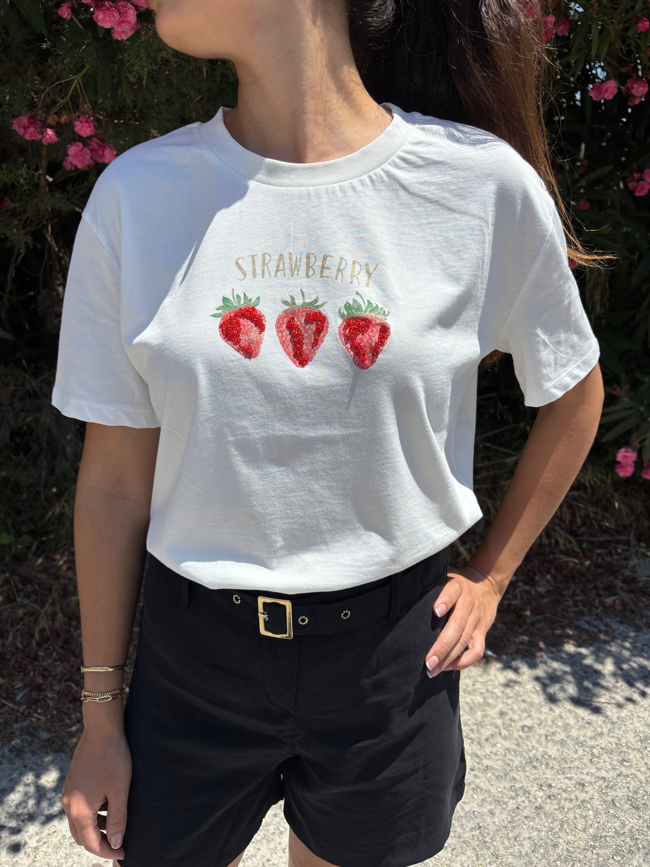 Üç Çilekli Boncuklu Tshirt