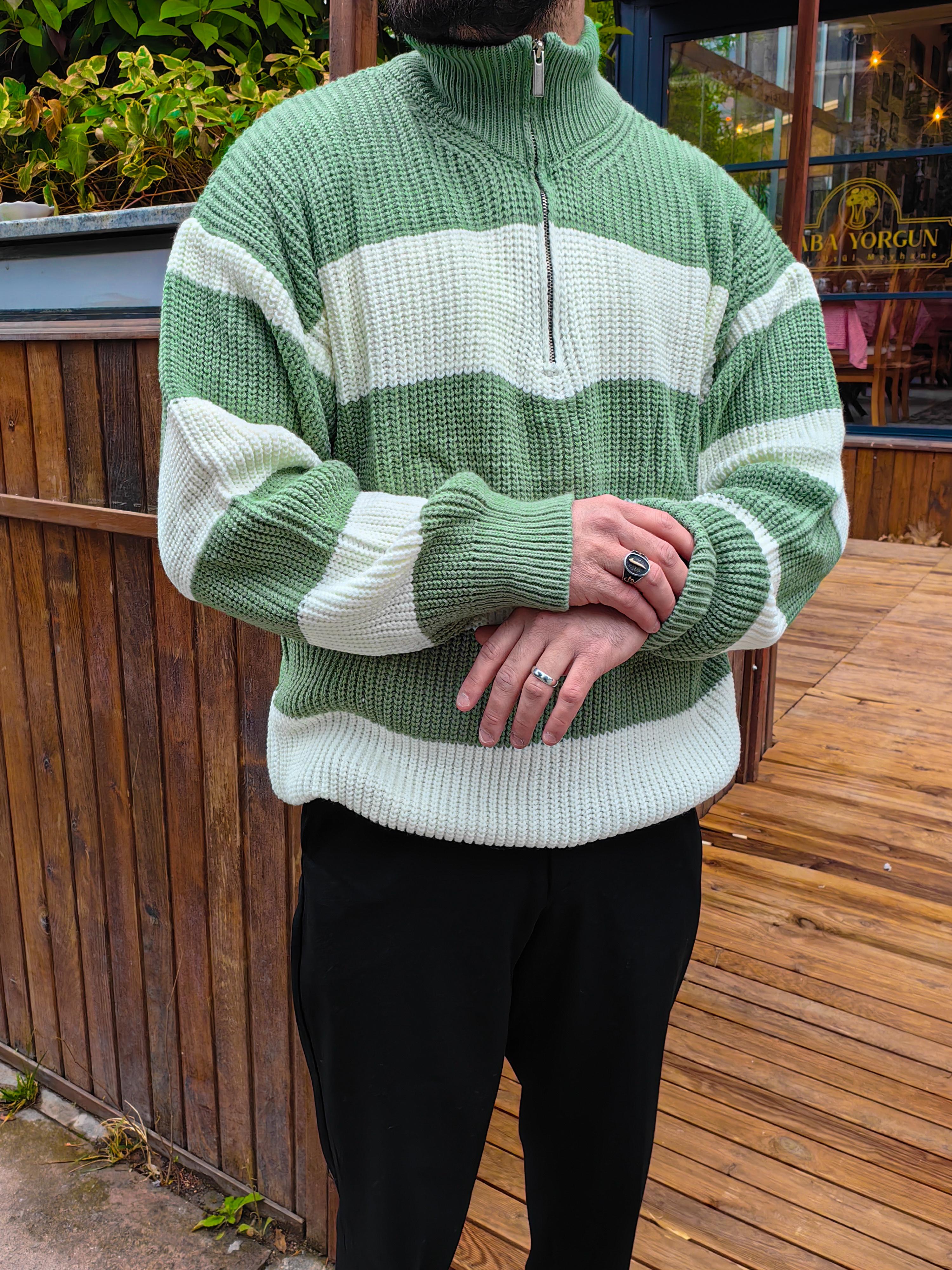 Beyaz/Yeşil Çizgili Yarım Fermuar Oversize Triko