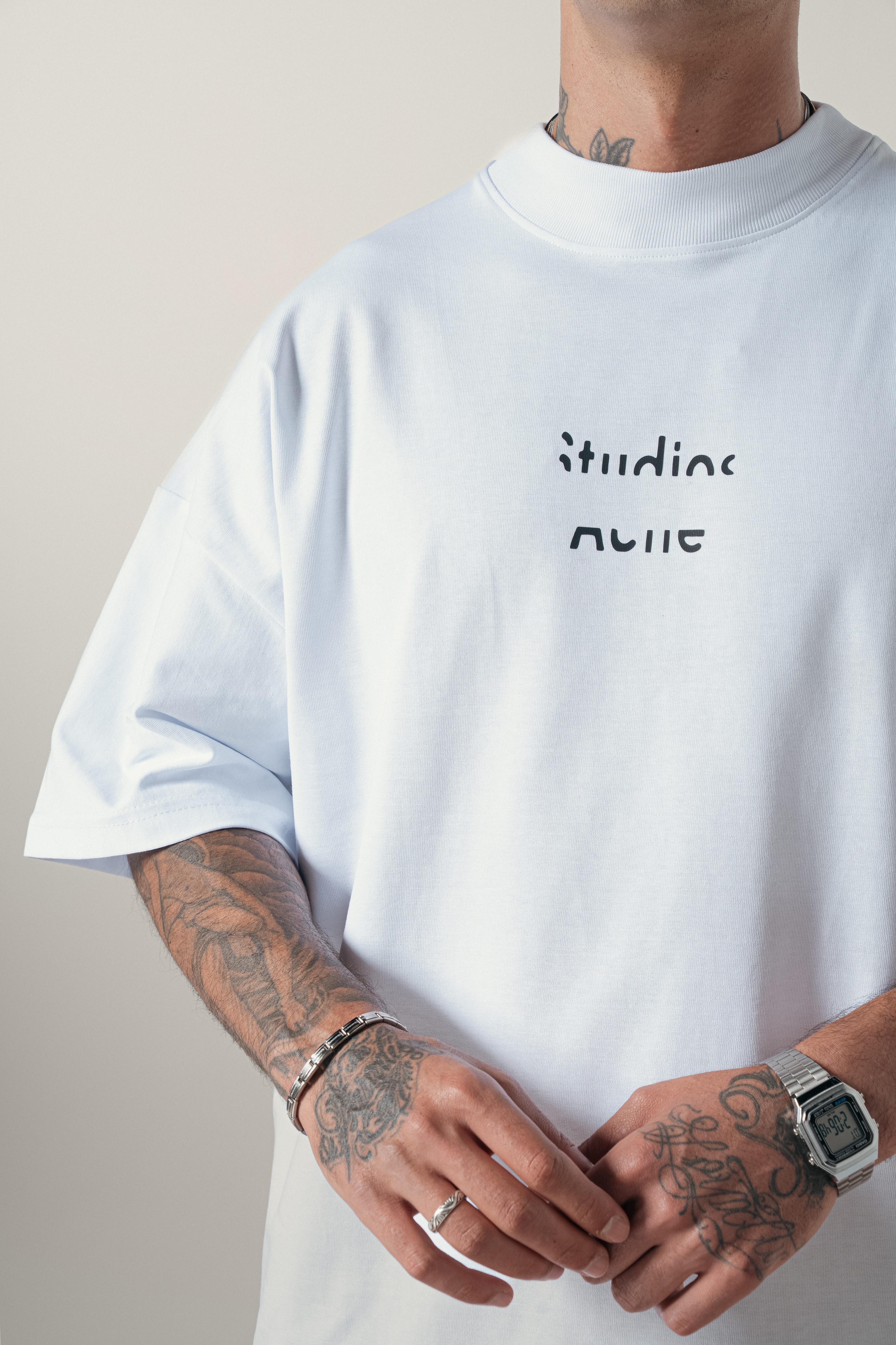 Studio Acne Yarım Boğazlı Ekstra Oversize Beyaz Tshirt