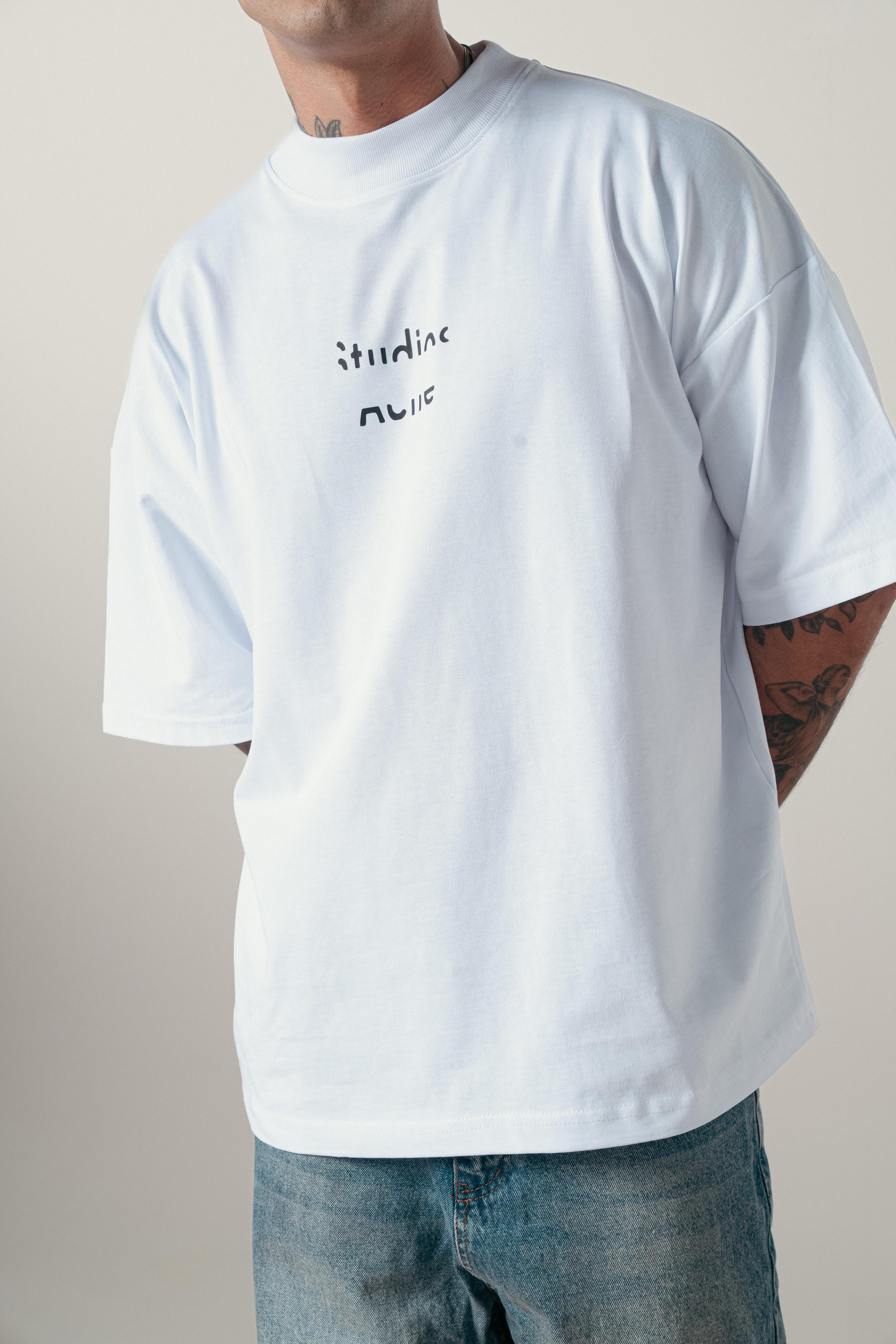 Studio Acne Yarım Boğazlı Ekstra Oversize Beyaz Tshirt