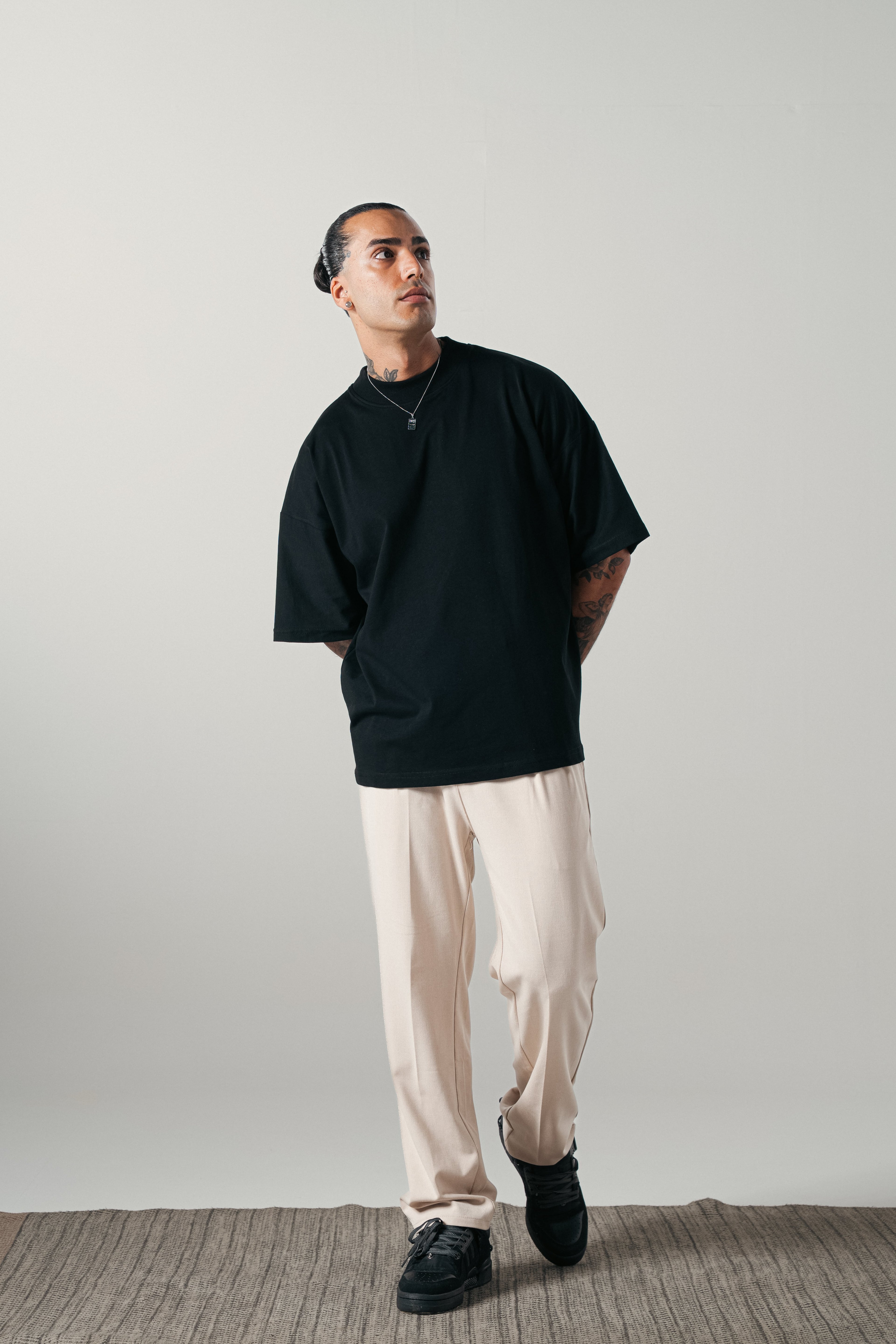 Siyah Extra Oversize Yarım Boğazlı Basic Tshirt
