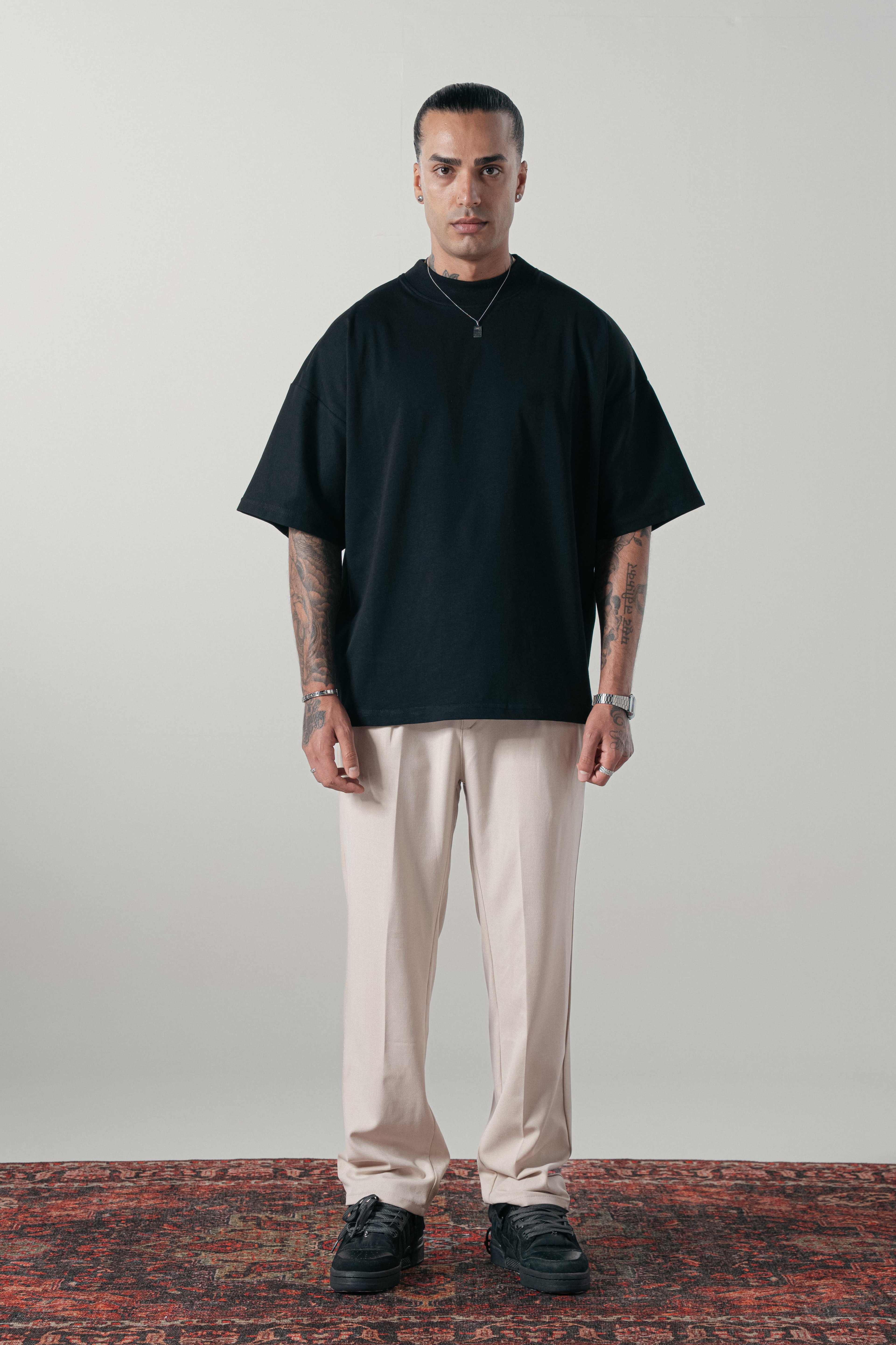 Siyah Extra Oversize Yarım Boğazlı Basic Tshirt