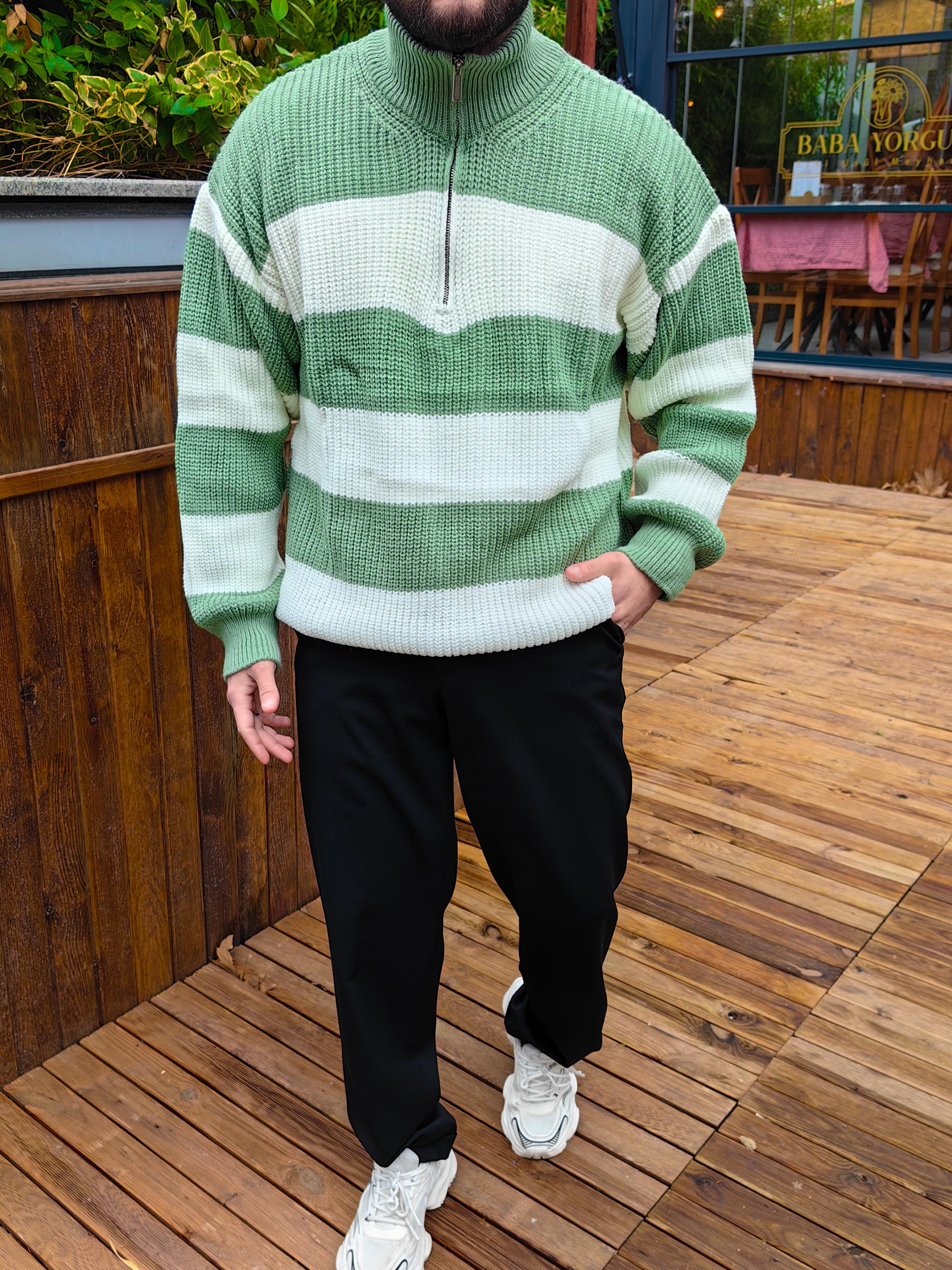 Beyaz/Yeşil Çizgili Yarım Fermuar Oversize Triko
