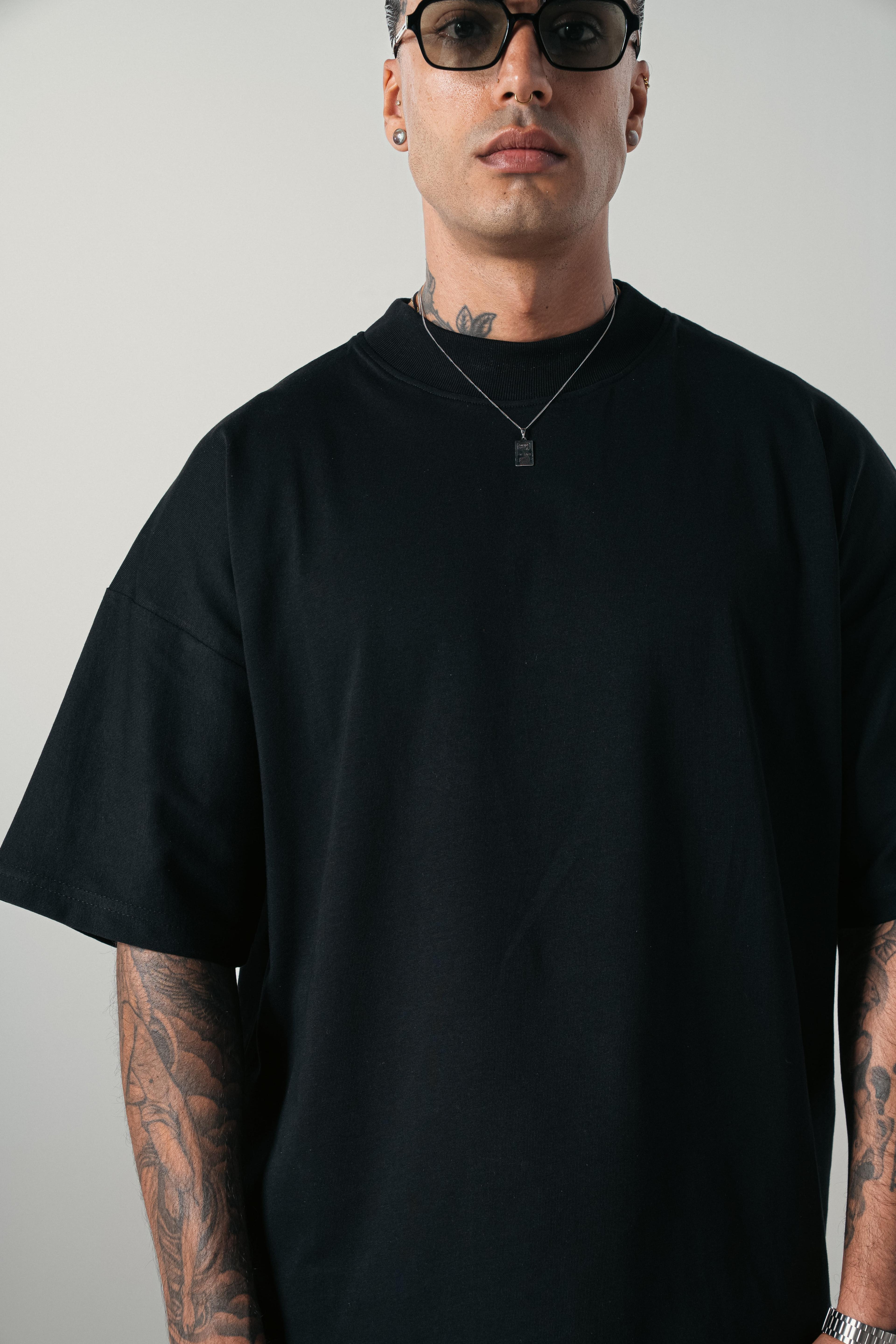 Siyah Extra Oversize Yarım Boğazlı Basic Tshirt