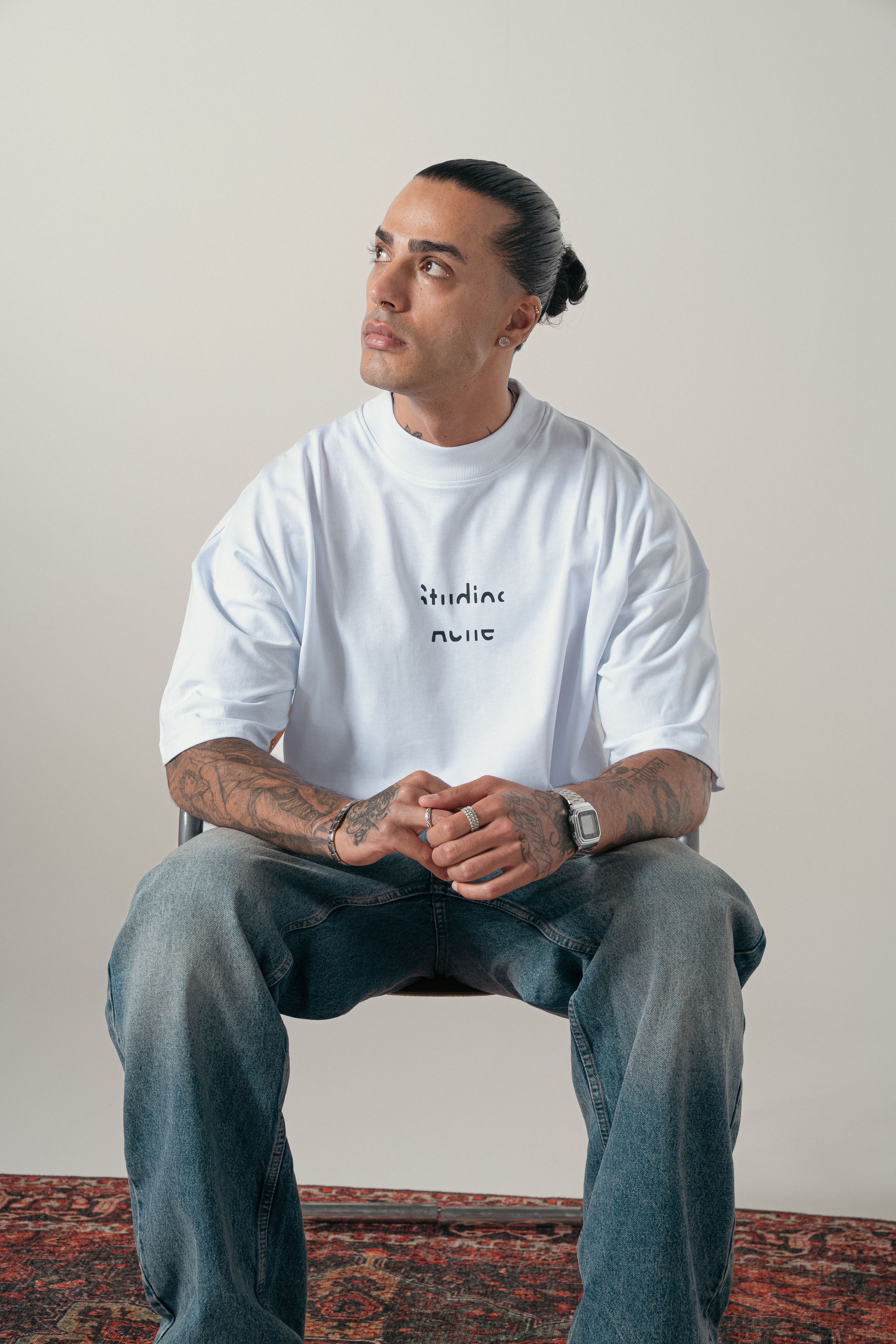 Studio Acne Yarım Boğazlı Ekstra Oversize Beyaz Tshirt