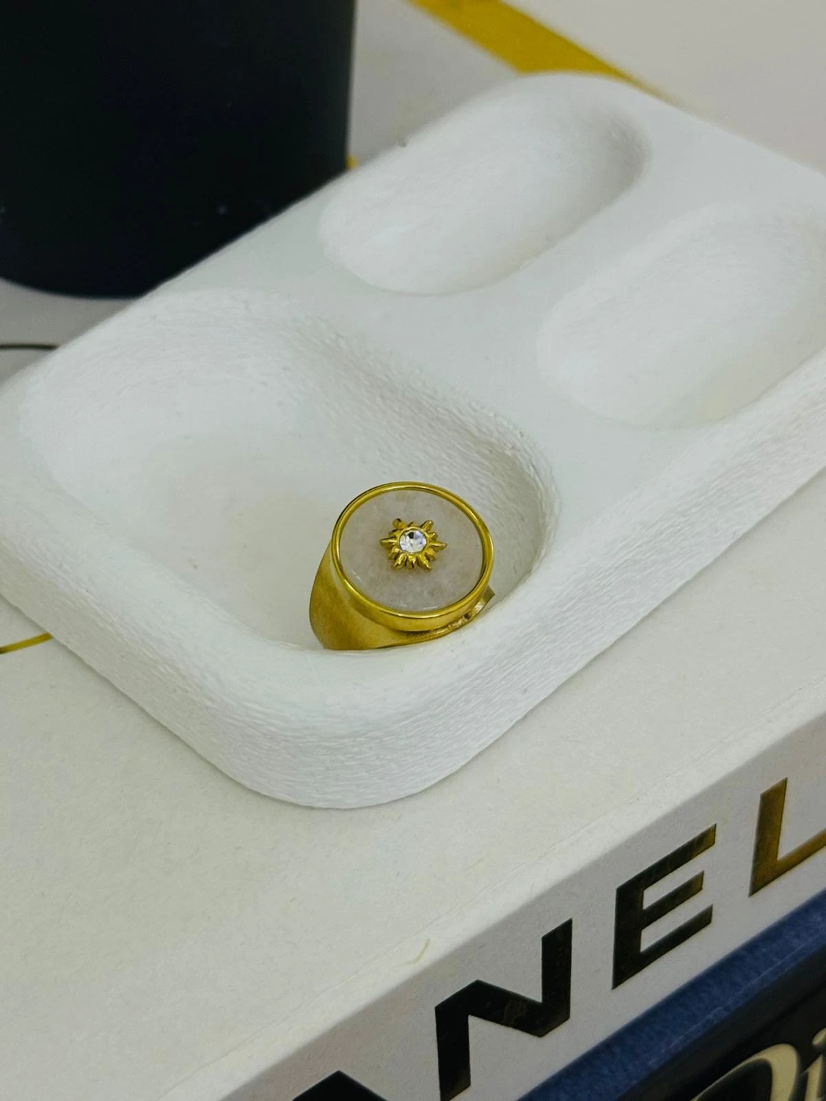 Sedef Taşlı Ayarlanabilir Beyaz Çelik Yüzük 1125