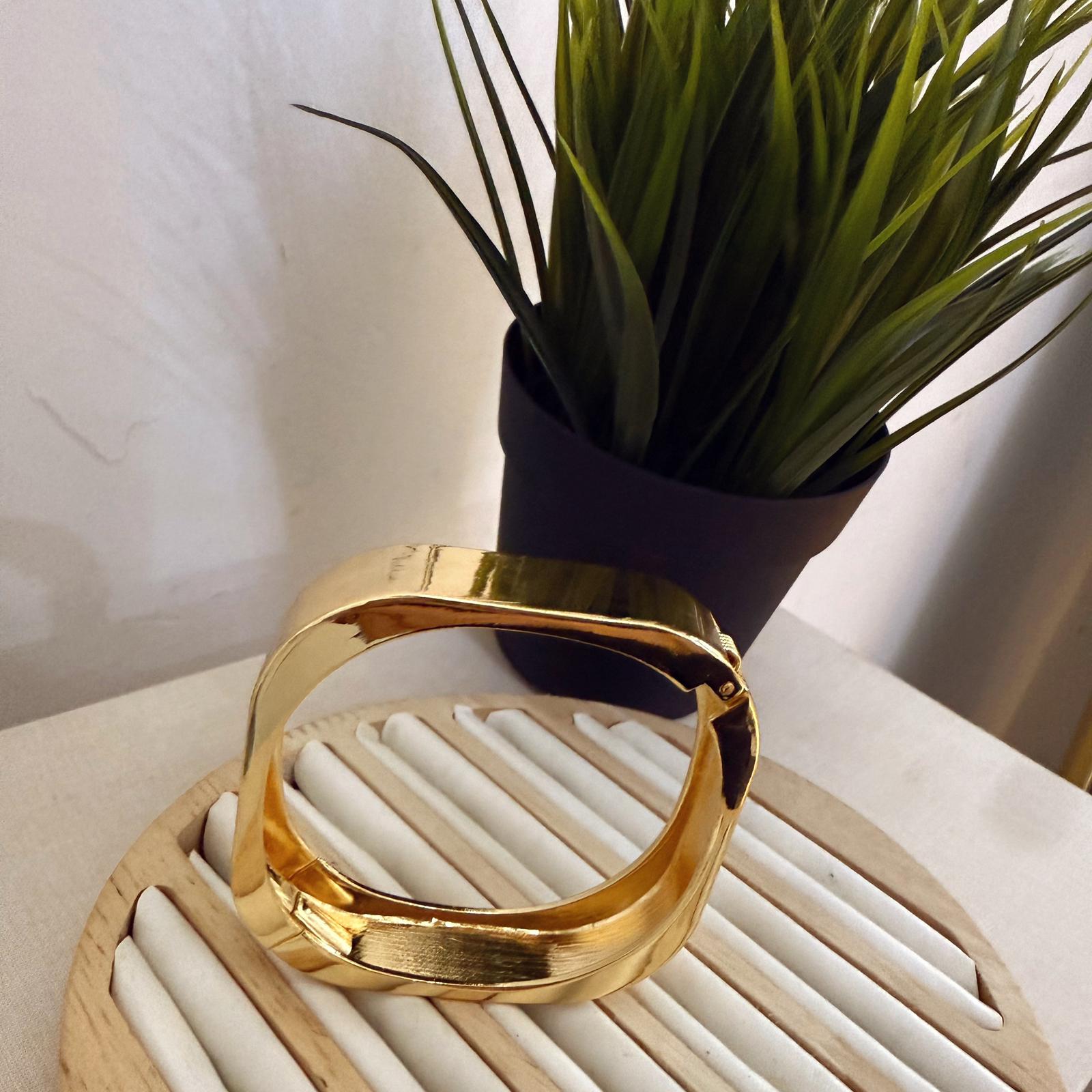 Özel Seri Dikdörtgen Köşeli 14 K Gold Kelepçe Bileklik 1150