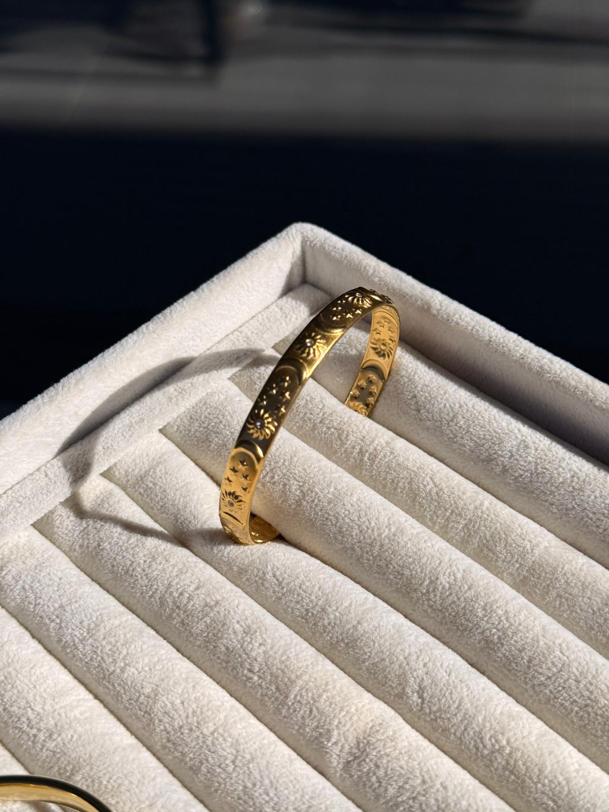 Güneş Yıldız ve Taş Detaylı Çelik Kelepçe 1210