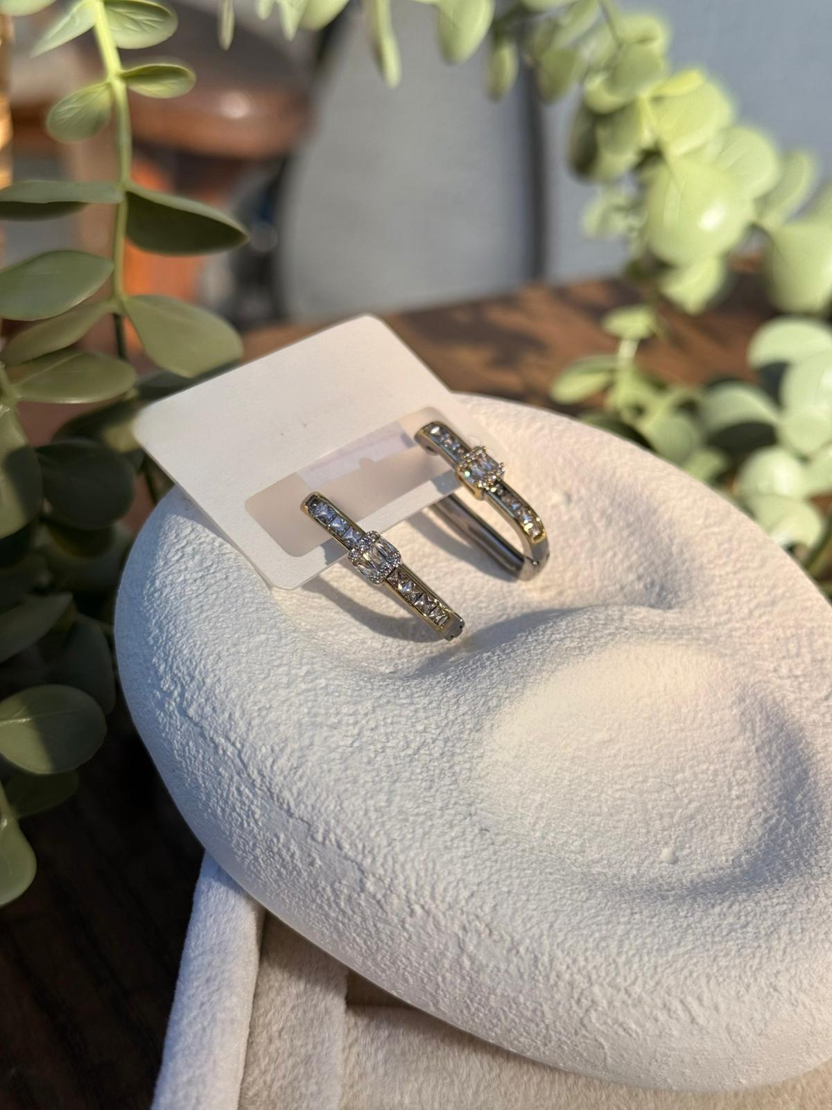 U Model Baget Taşlı Çelik Küpe 1308