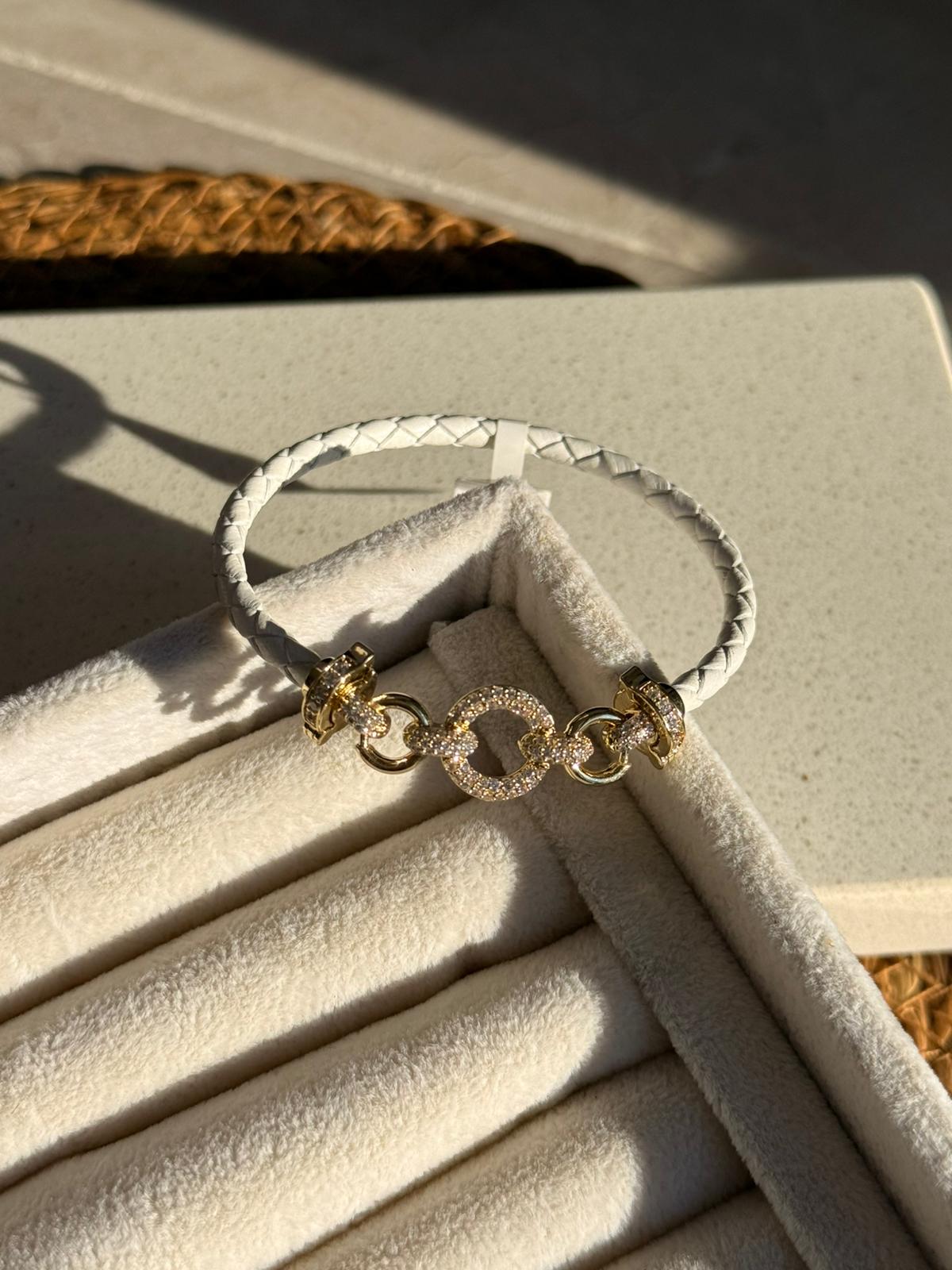 Özel Seri Halka Zirkon Taşlı Beyaz Deri Bileklik 1113