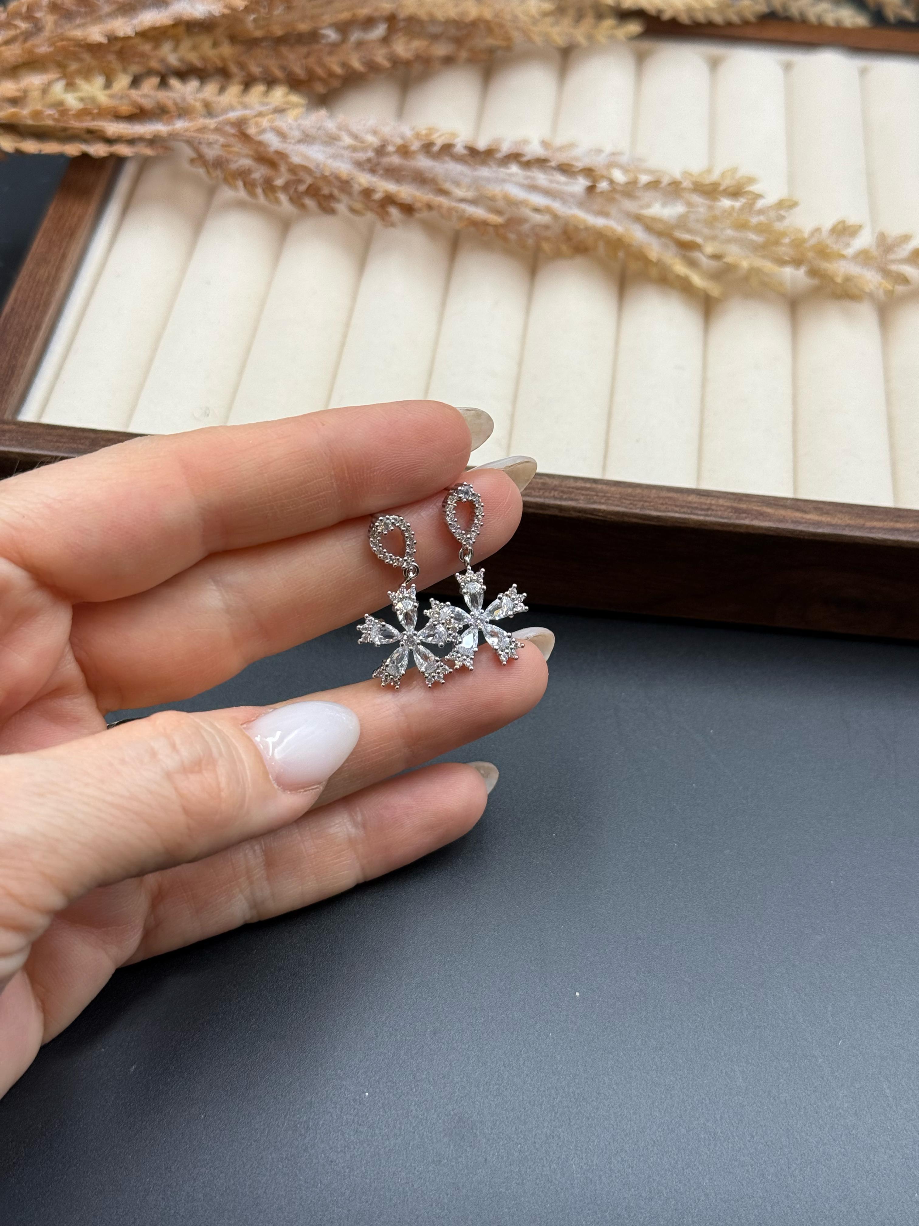 Taşlı Silver Vip Küpe 337